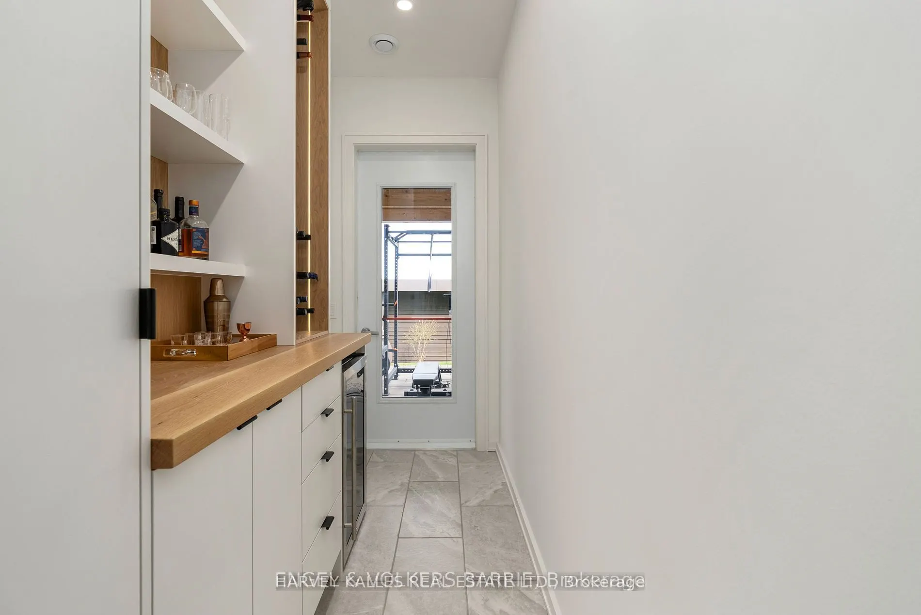 2369 Lakeshore Road E