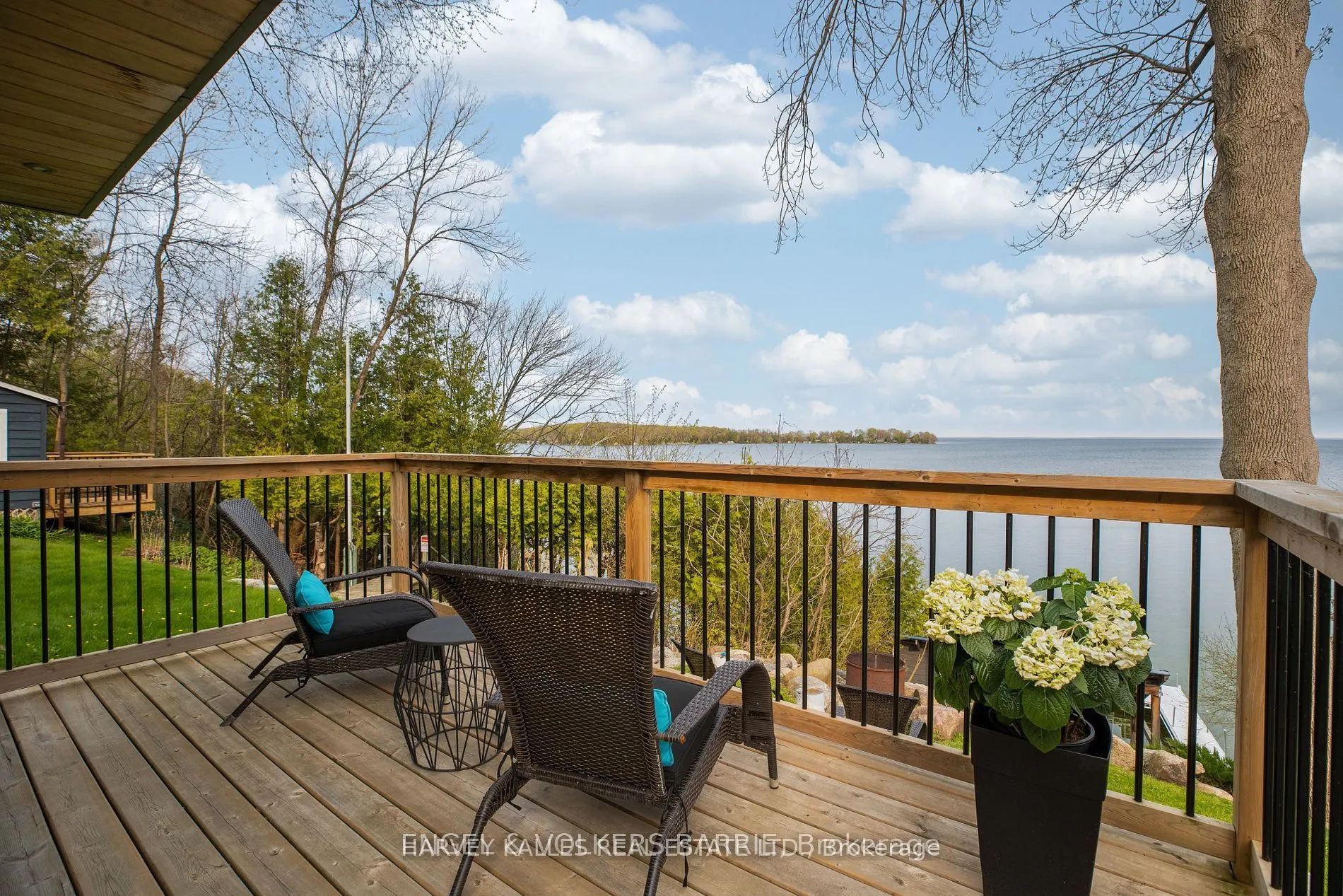 2369 Lakeshore Road E