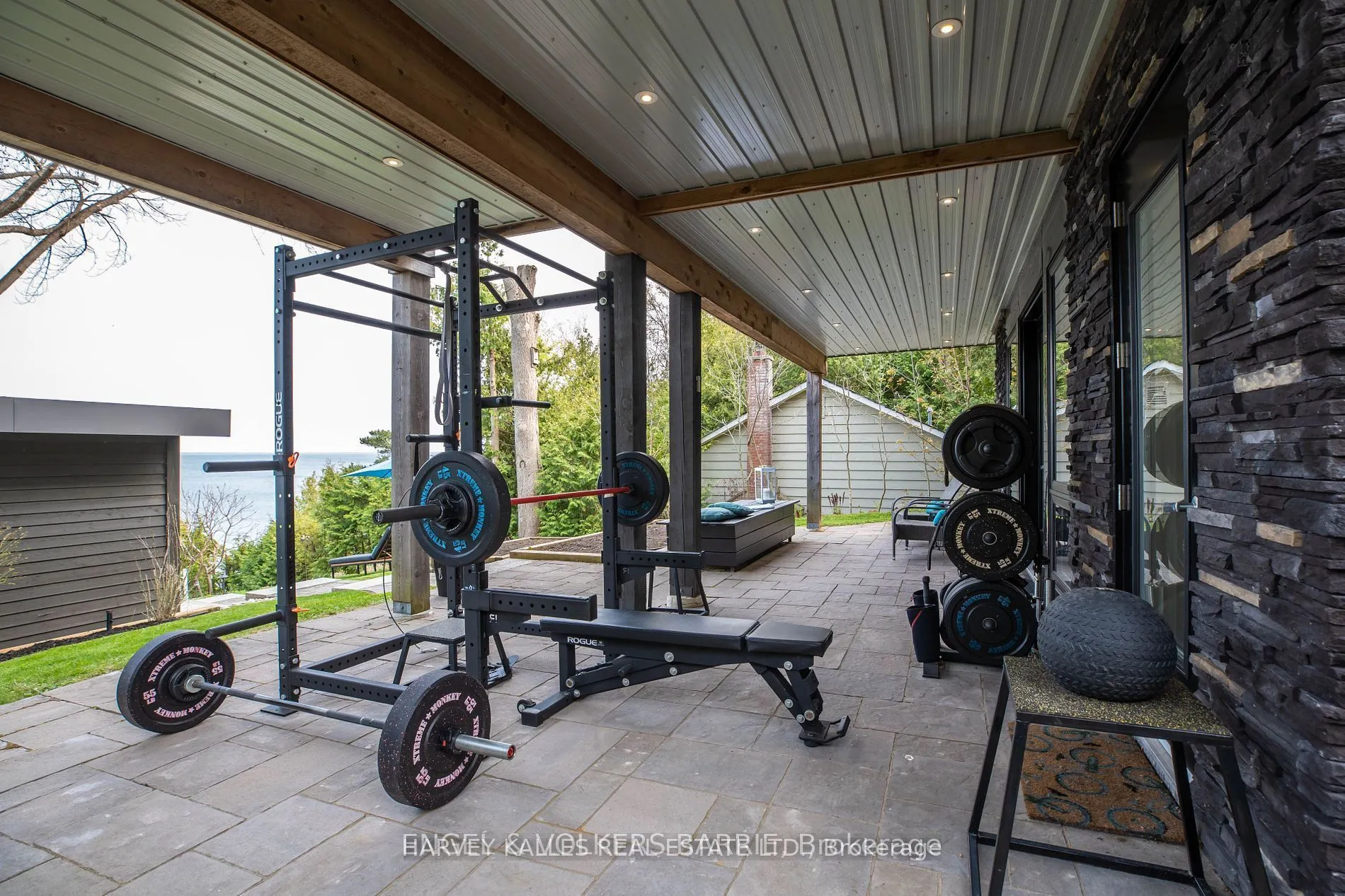 2369 Lakeshore Road E