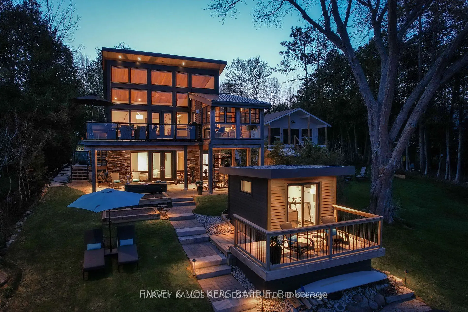 2369 Lakeshore Road E