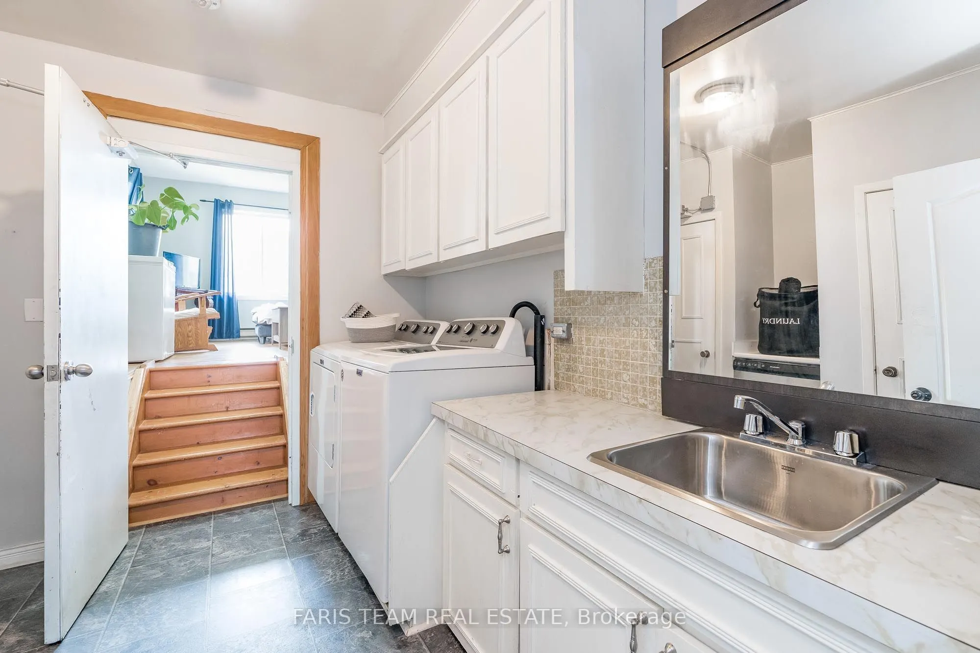160 Lafontaine Road W