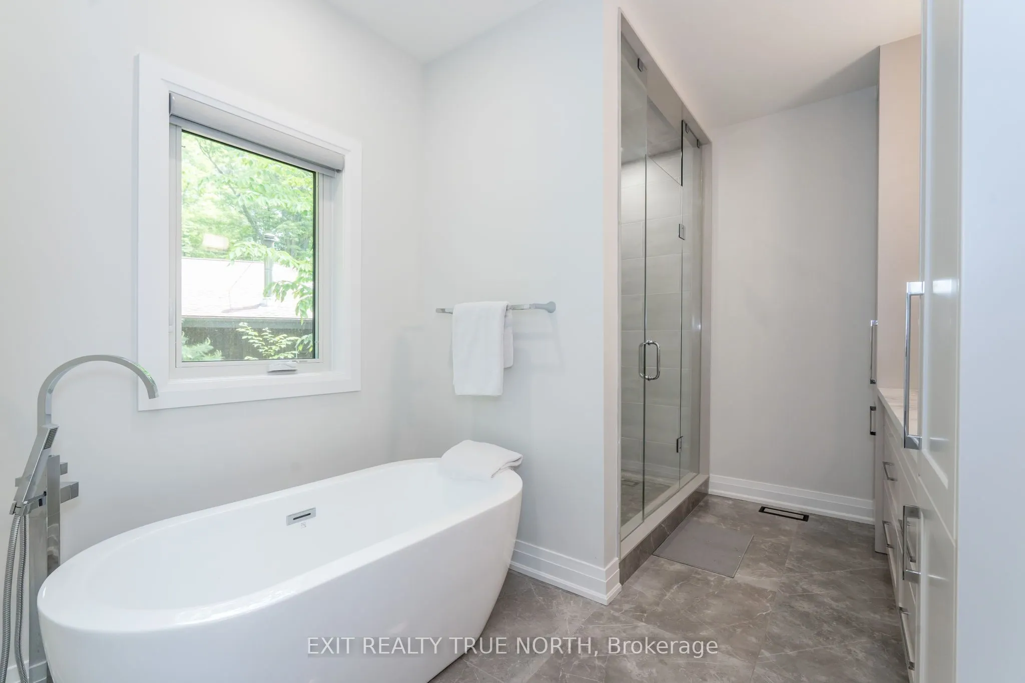 185 Desroches Trail