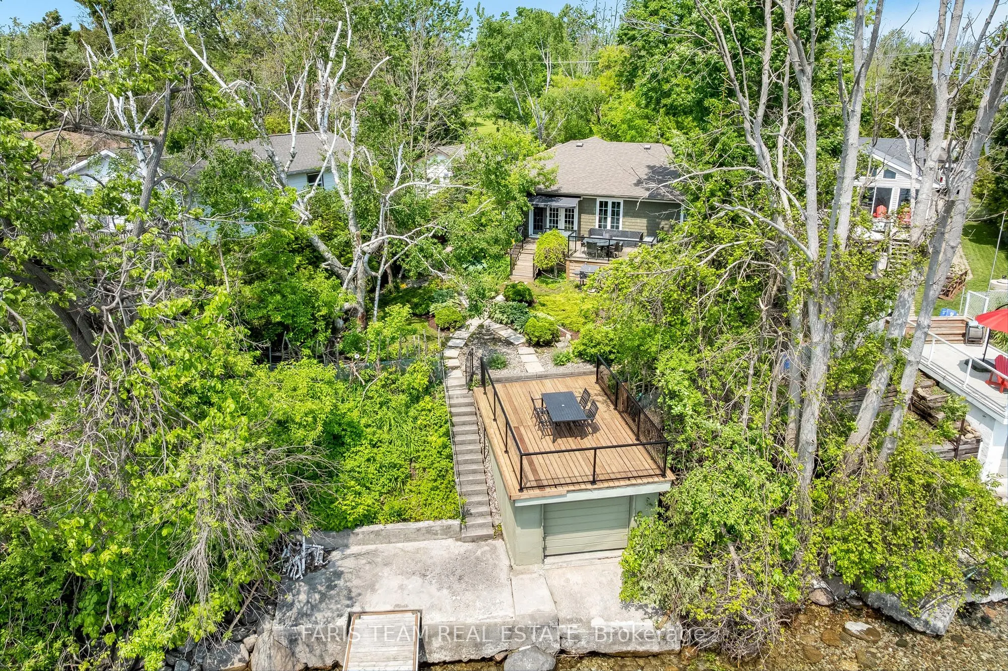 1075 Lakeshore Road E