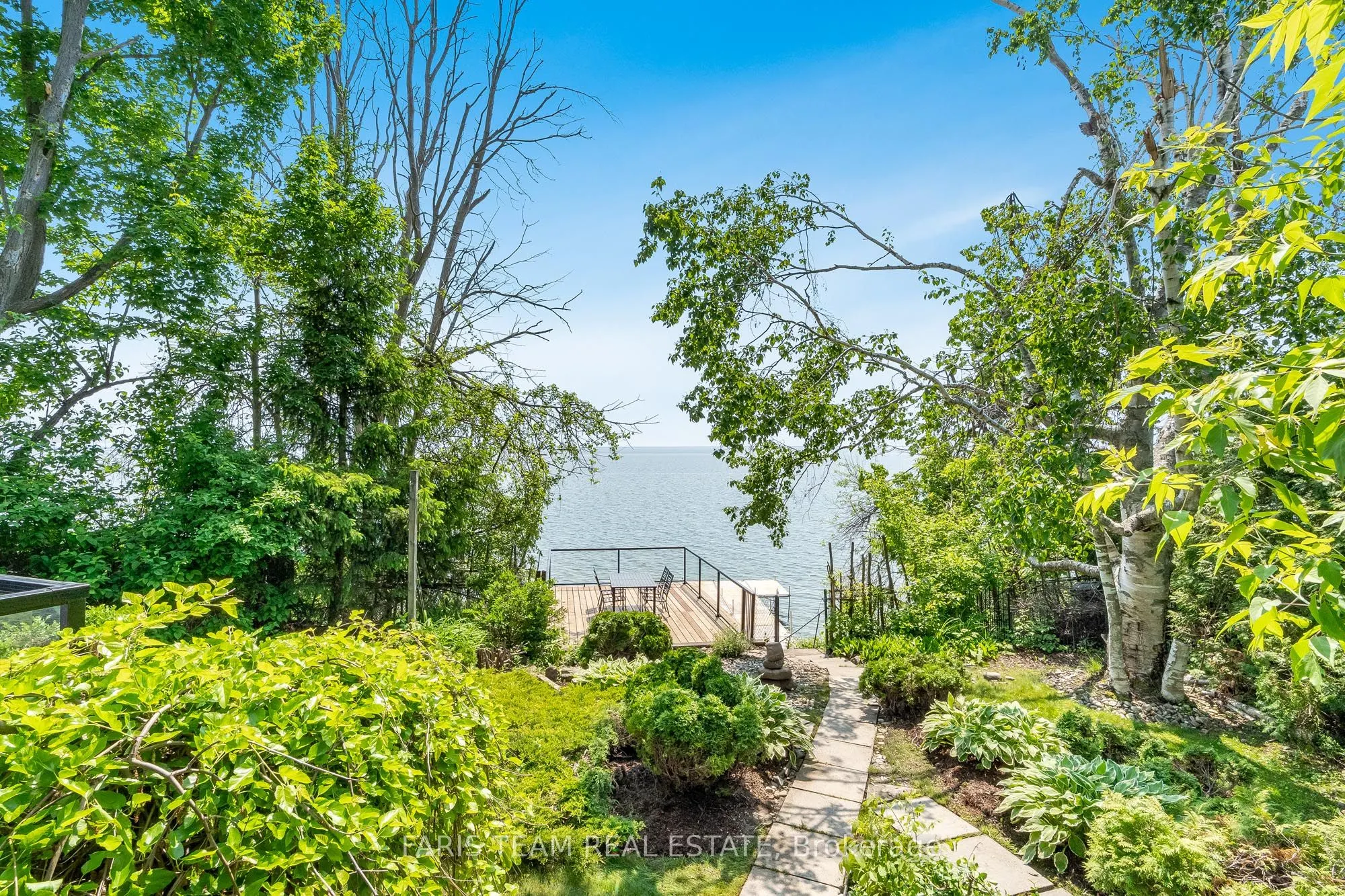 1075 Lakeshore Road E