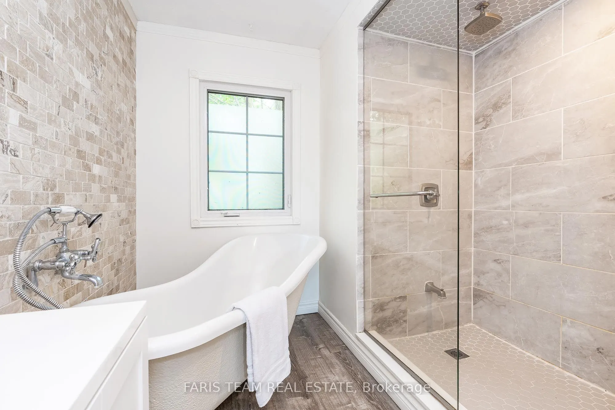 1075 Lakeshore Road E