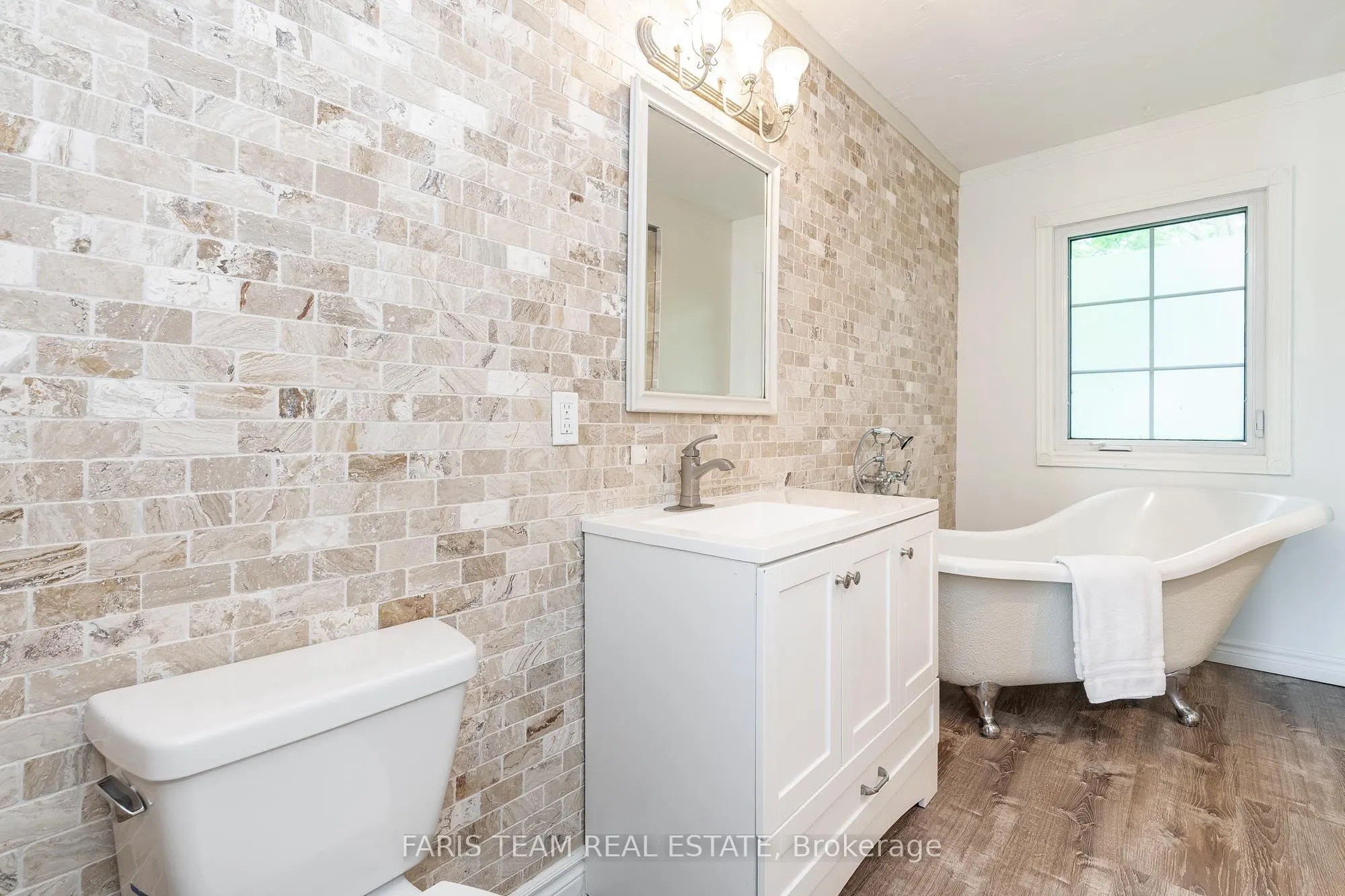 1075 Lakeshore Road E