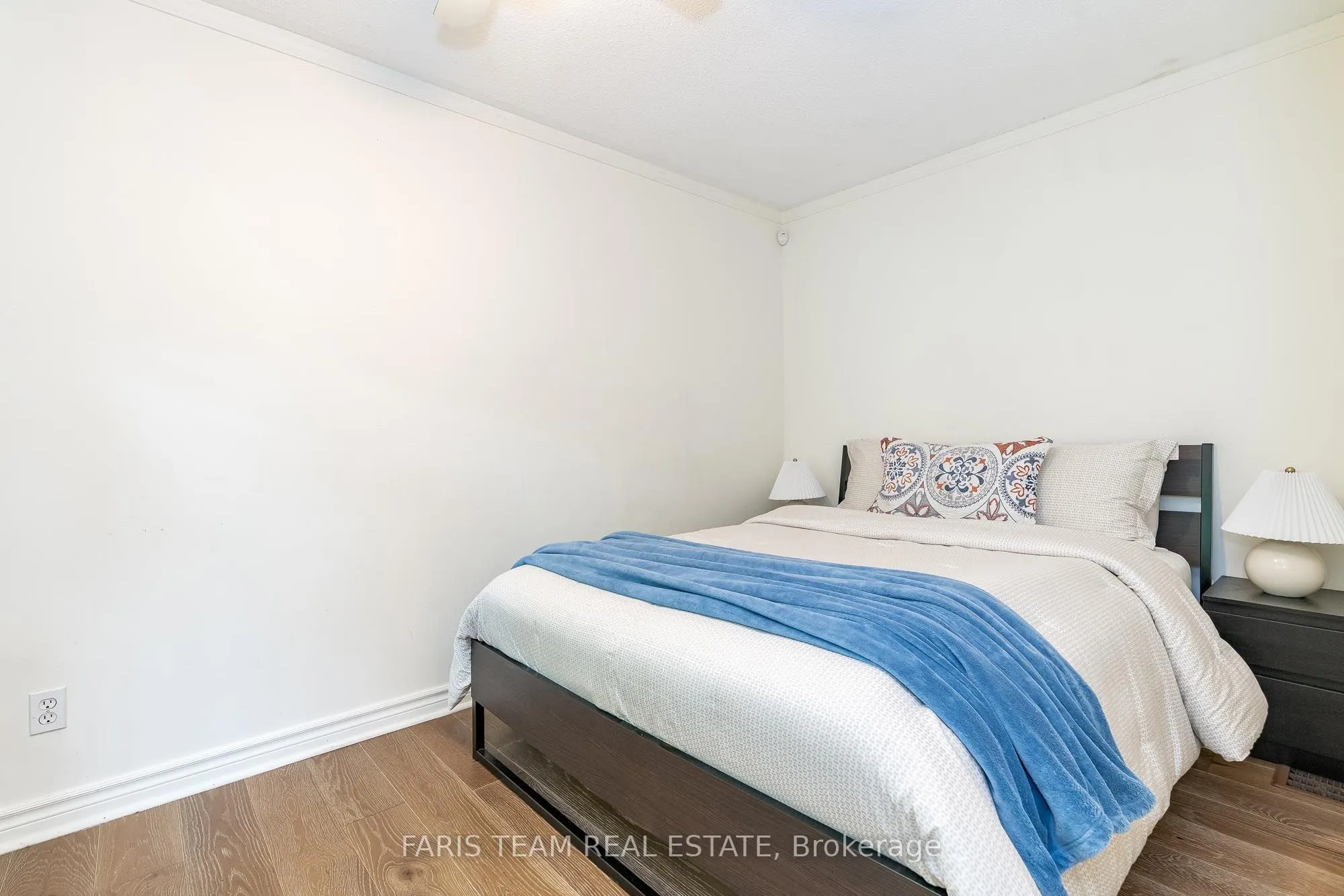 1075 Lakeshore Road E