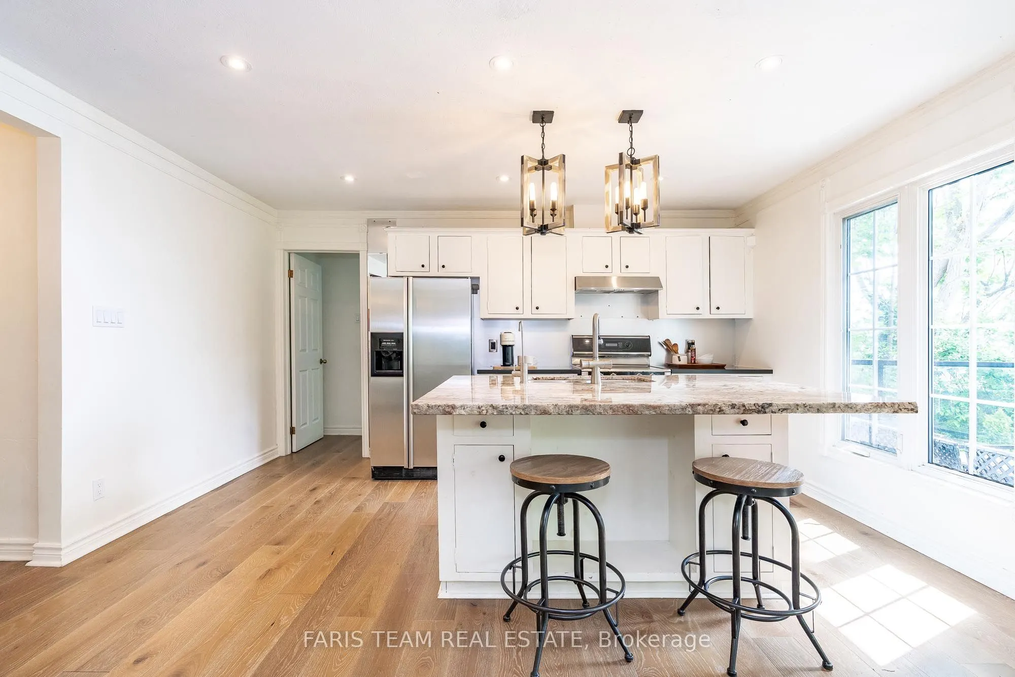 1075 Lakeshore Road E