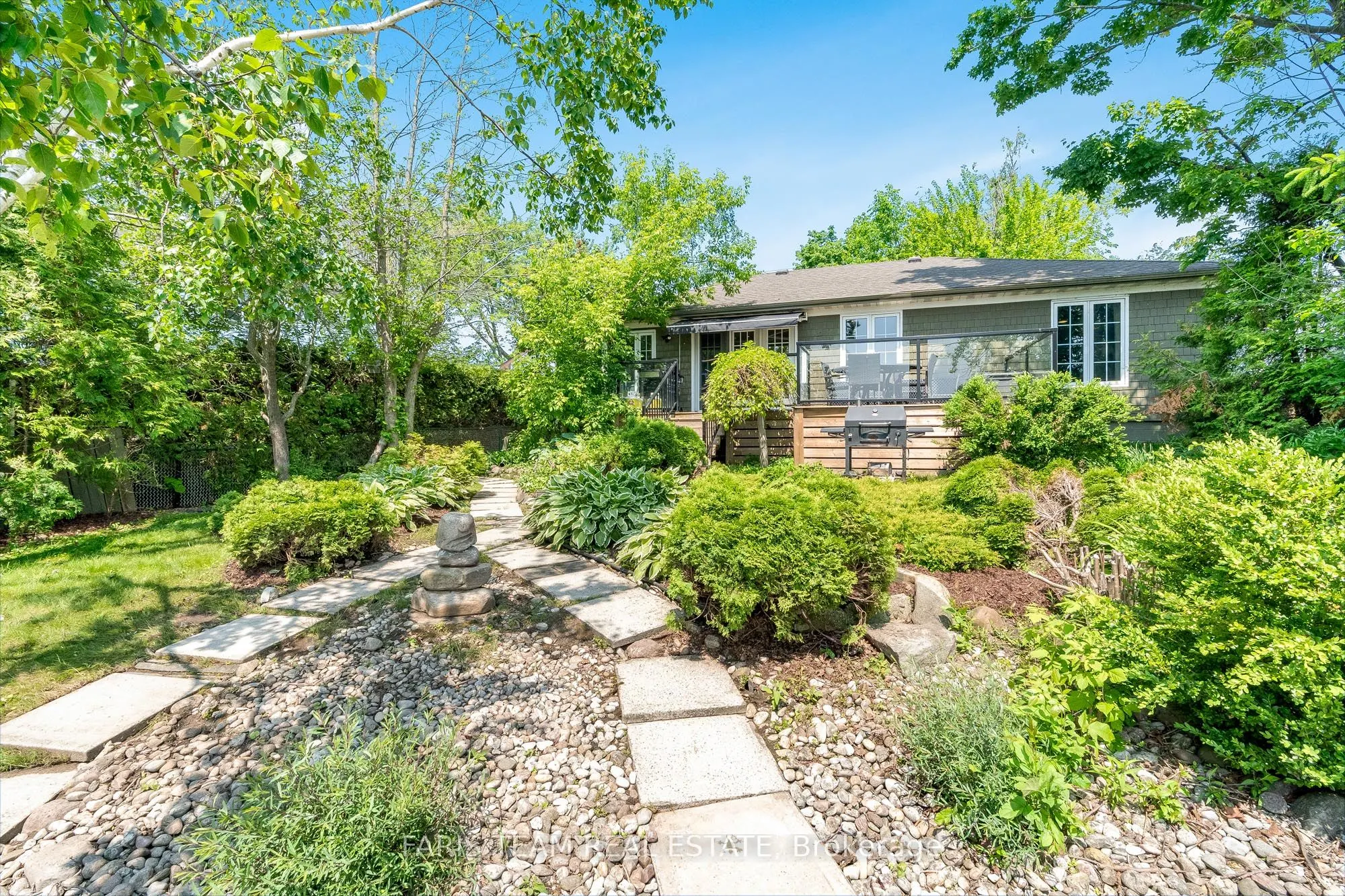 1075 Lakeshore Road E