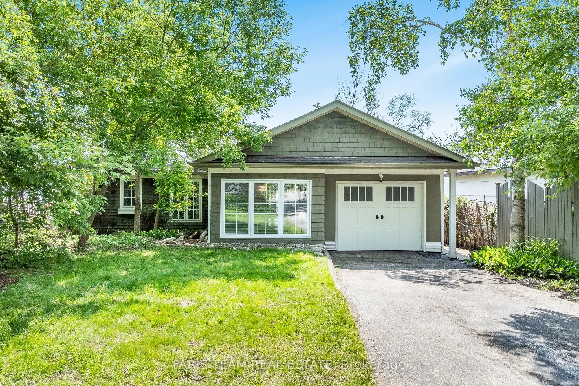 1075 Lakeshore Road E
