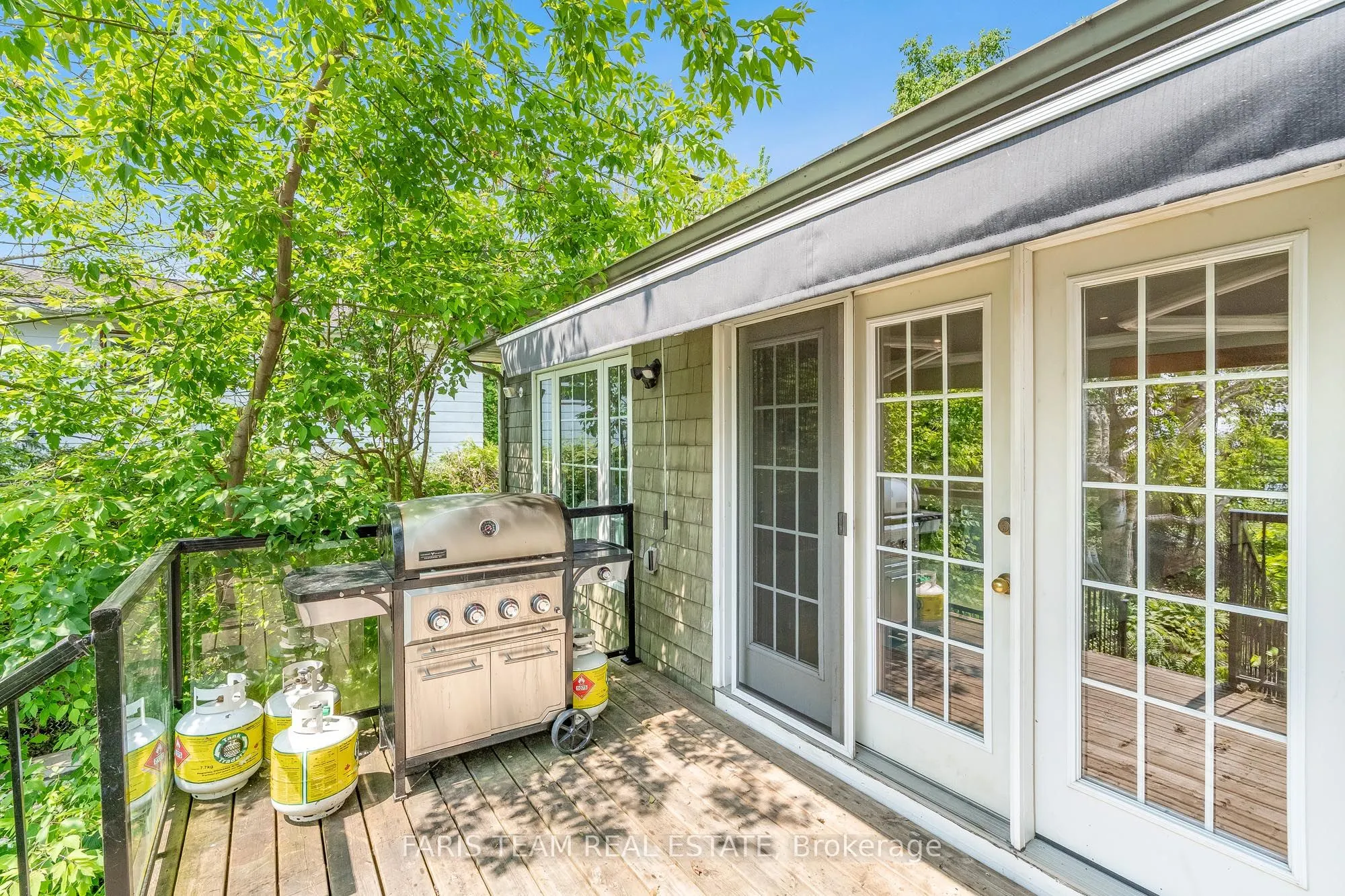 1075 Lakeshore Road E