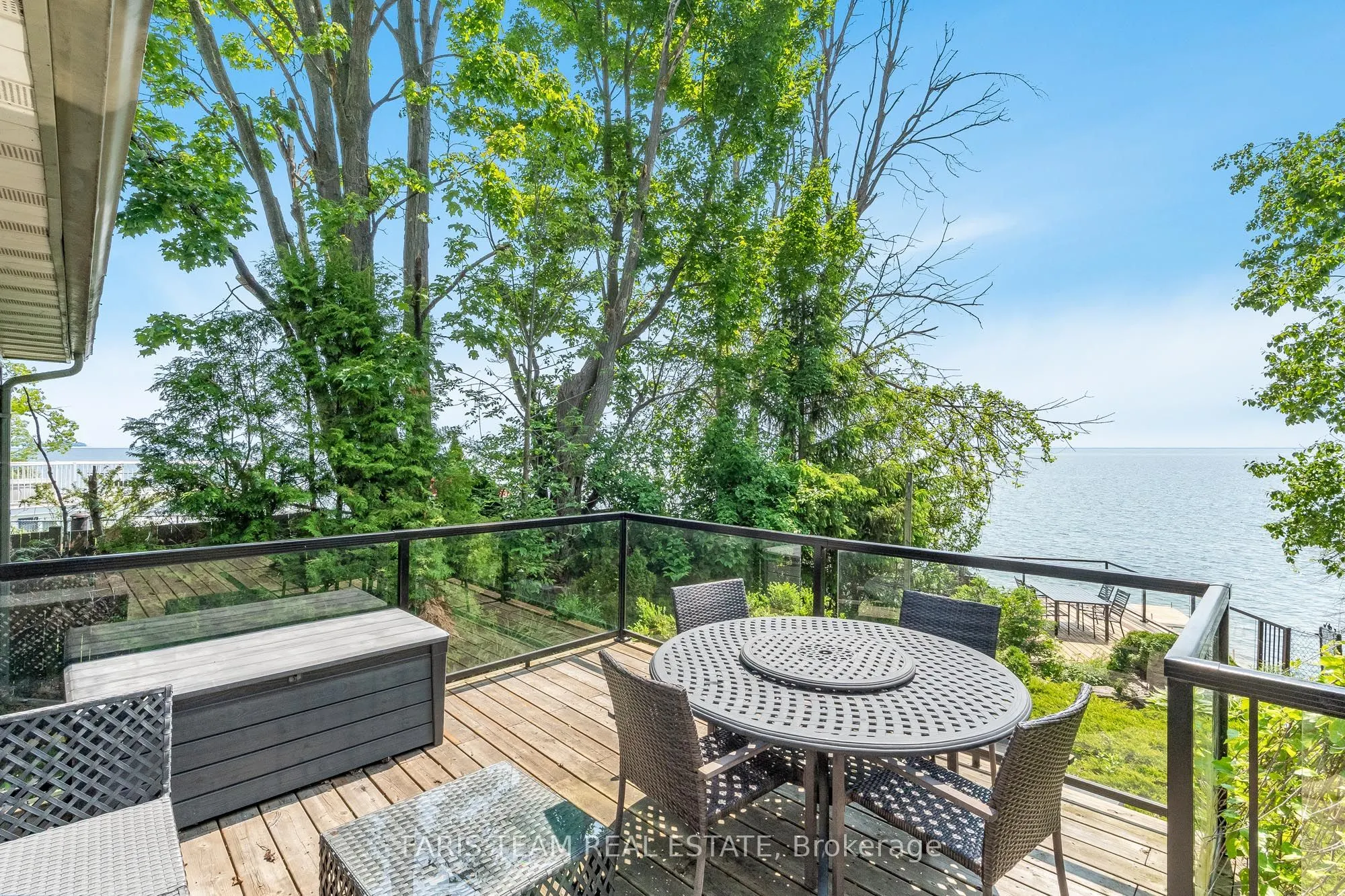 1075 Lakeshore Road E