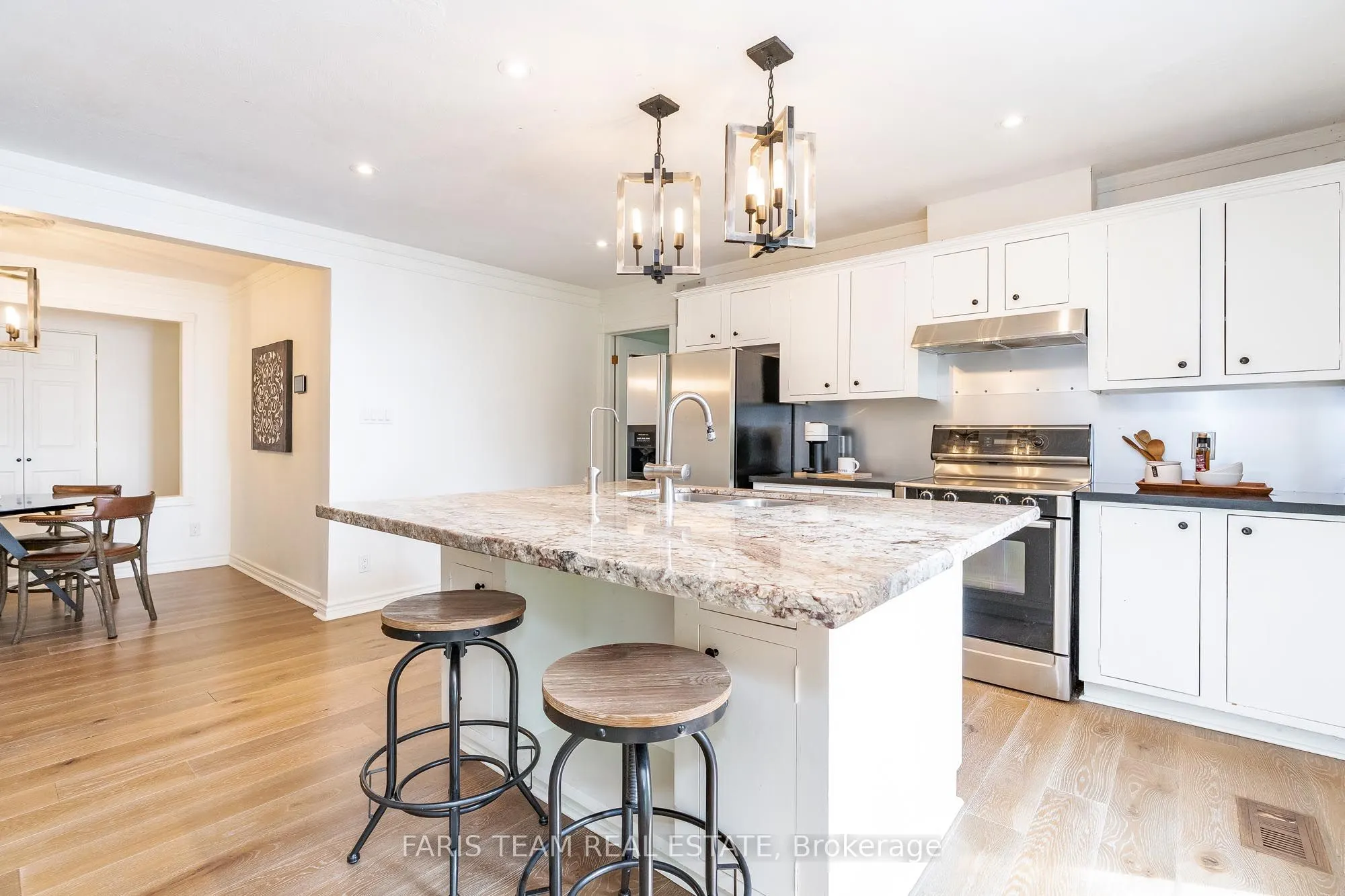1075 Lakeshore Road E