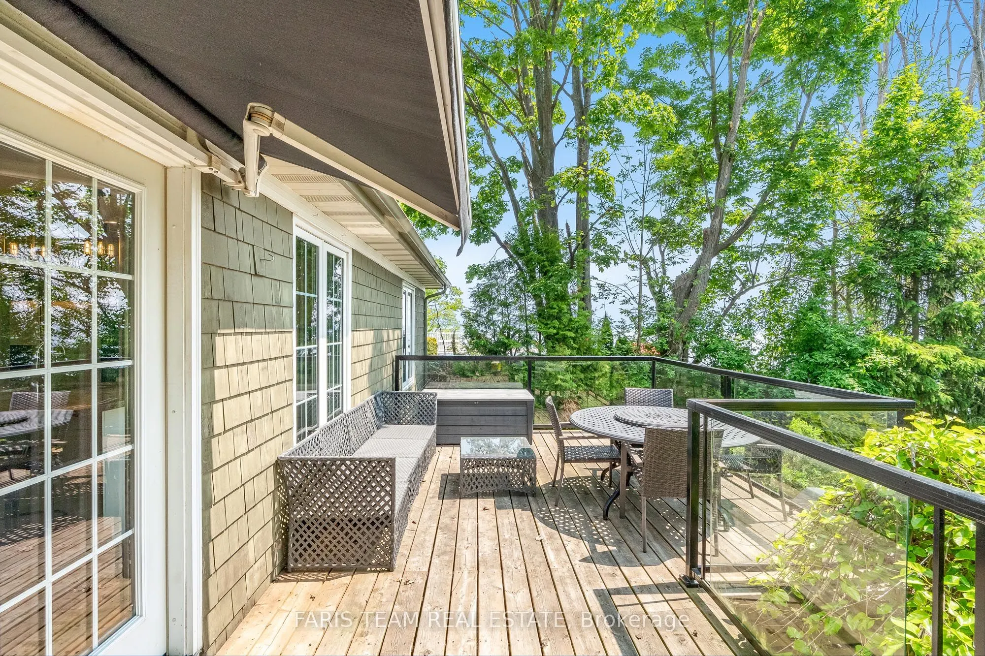 1075 Lakeshore Road E