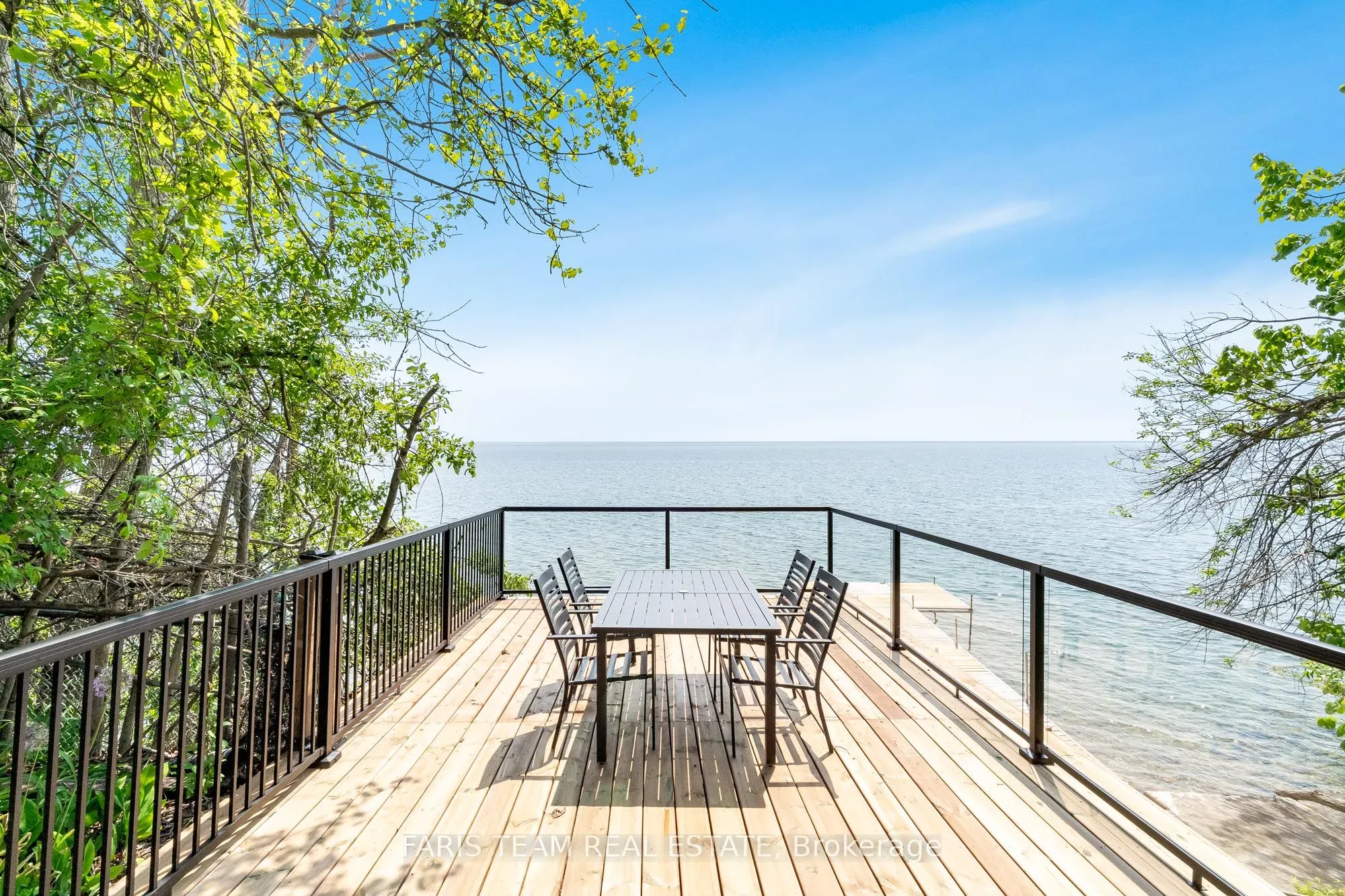 1075 Lakeshore Road E