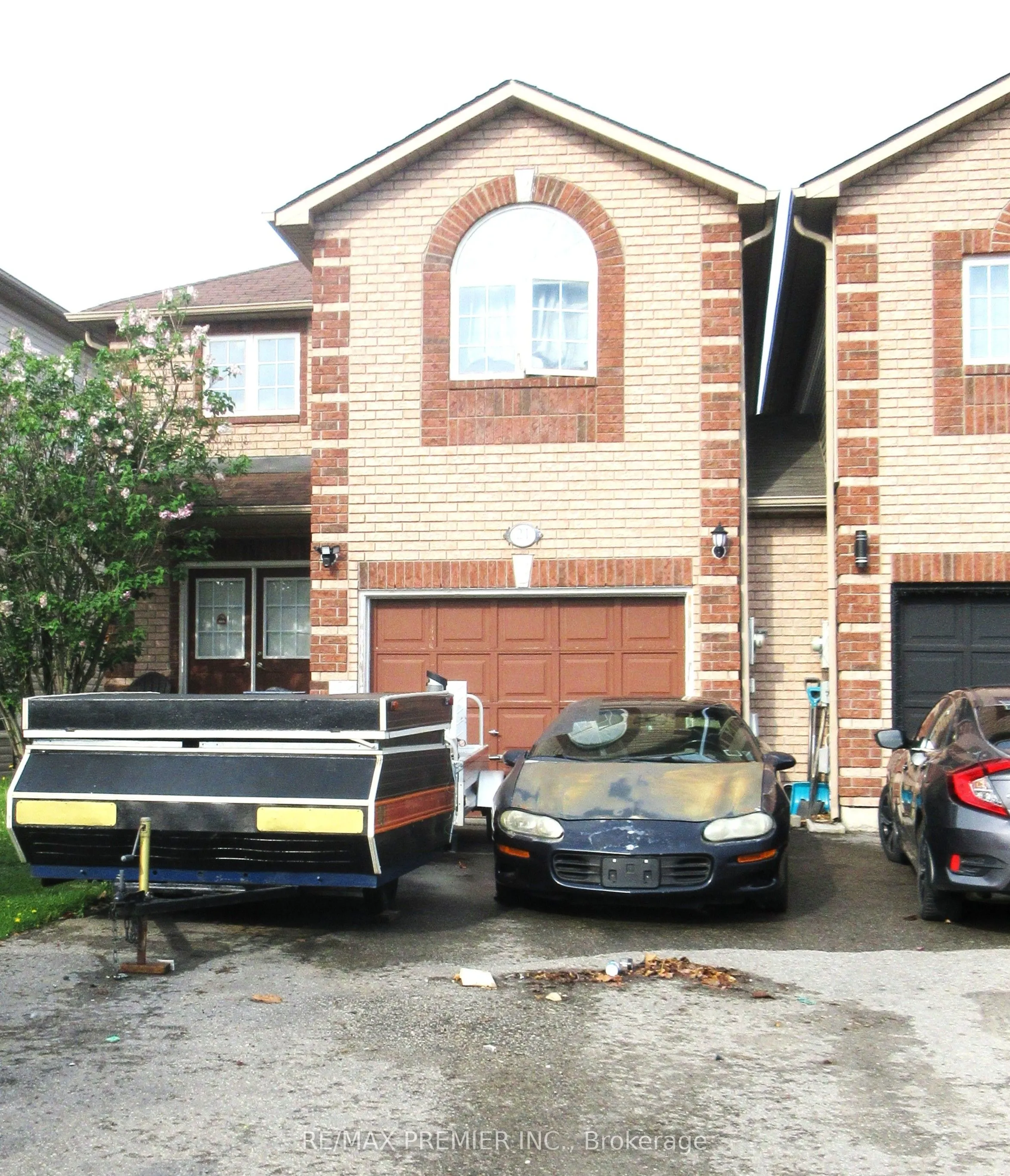 21 COURTNEY Crescent
