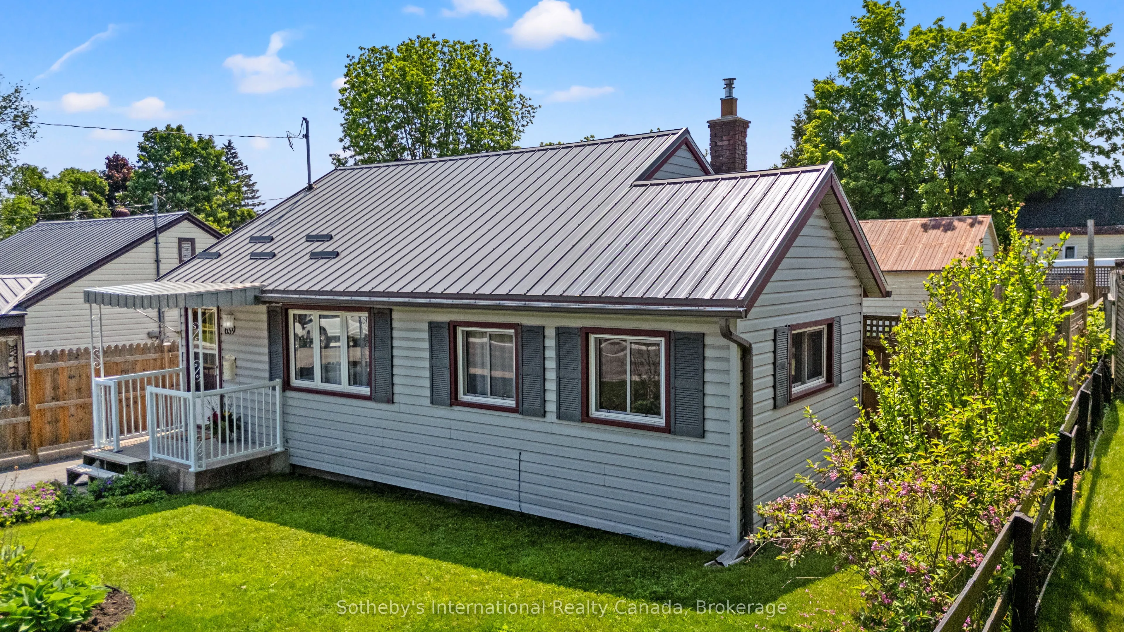 659 Victoria Street