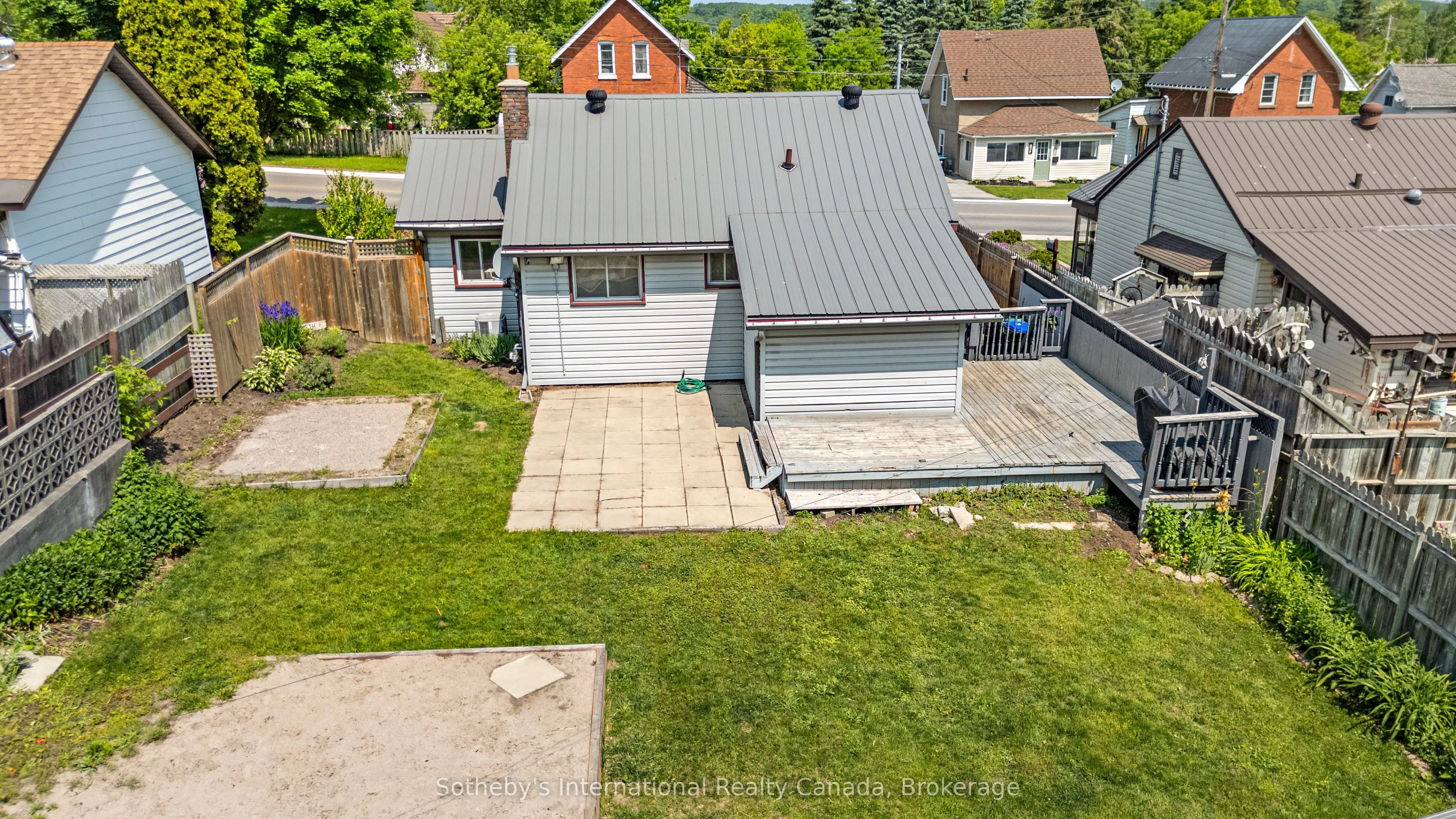 659 Victoria Street