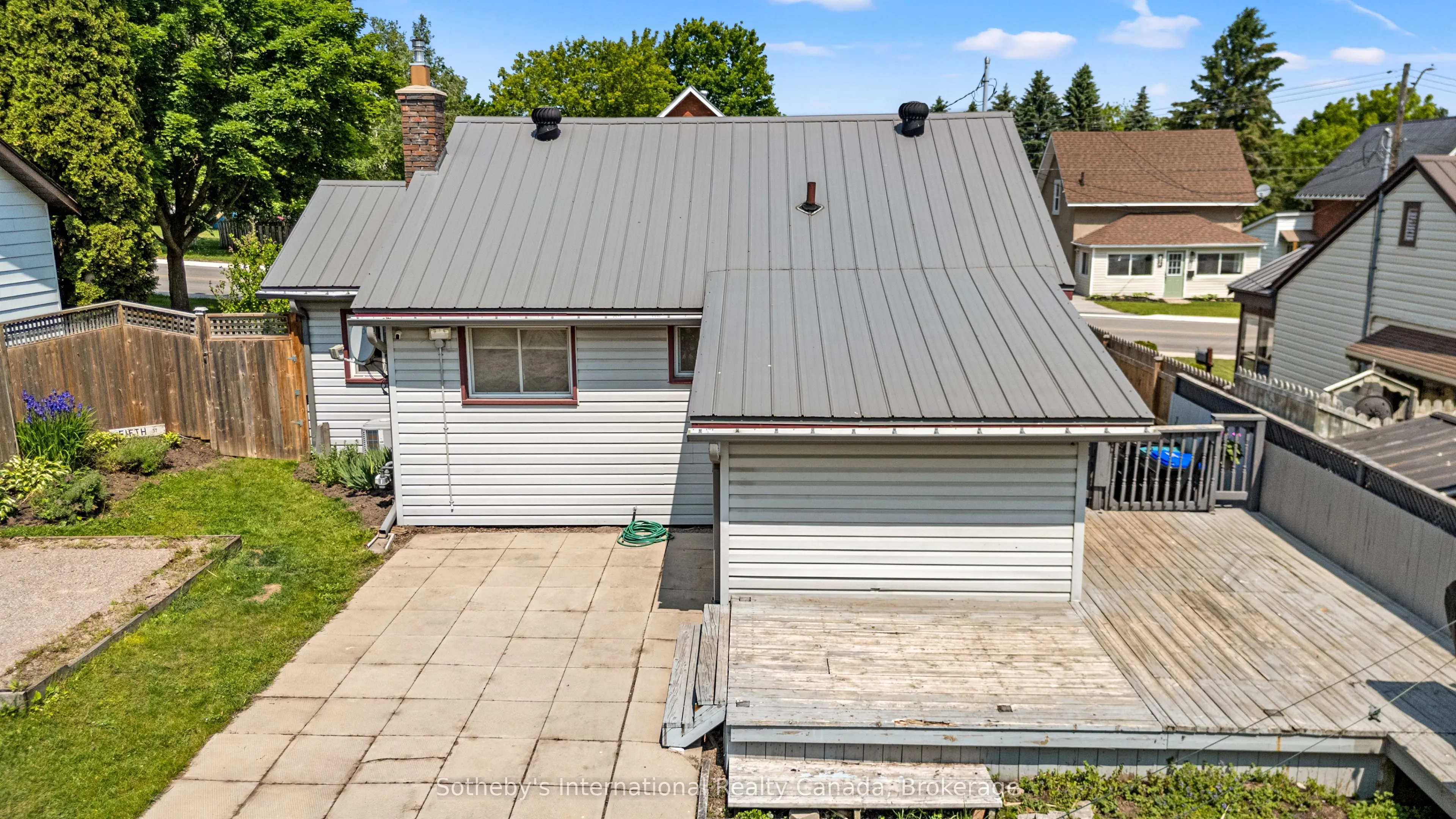 659 Victoria Street