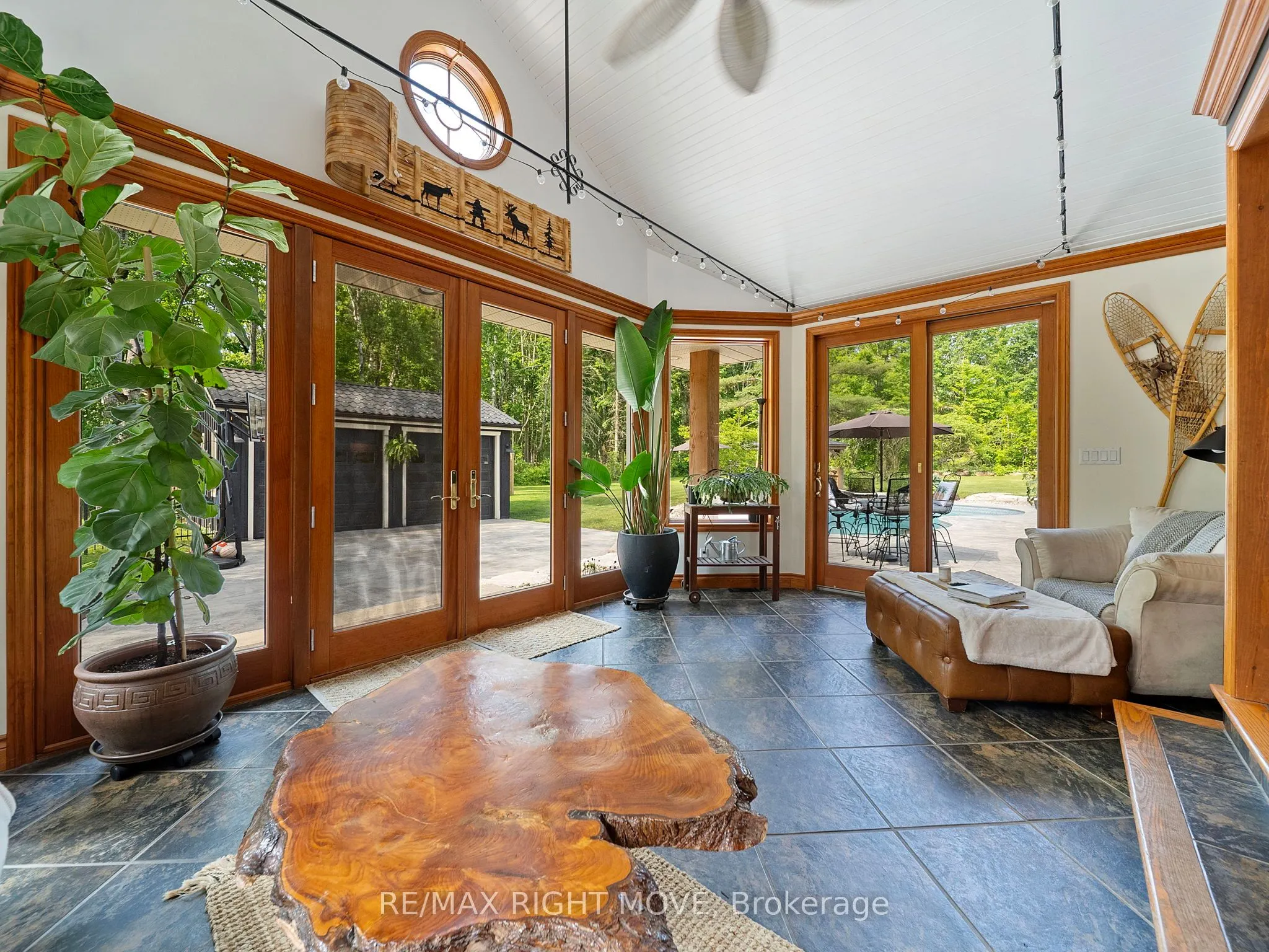 1948 Carriage Court