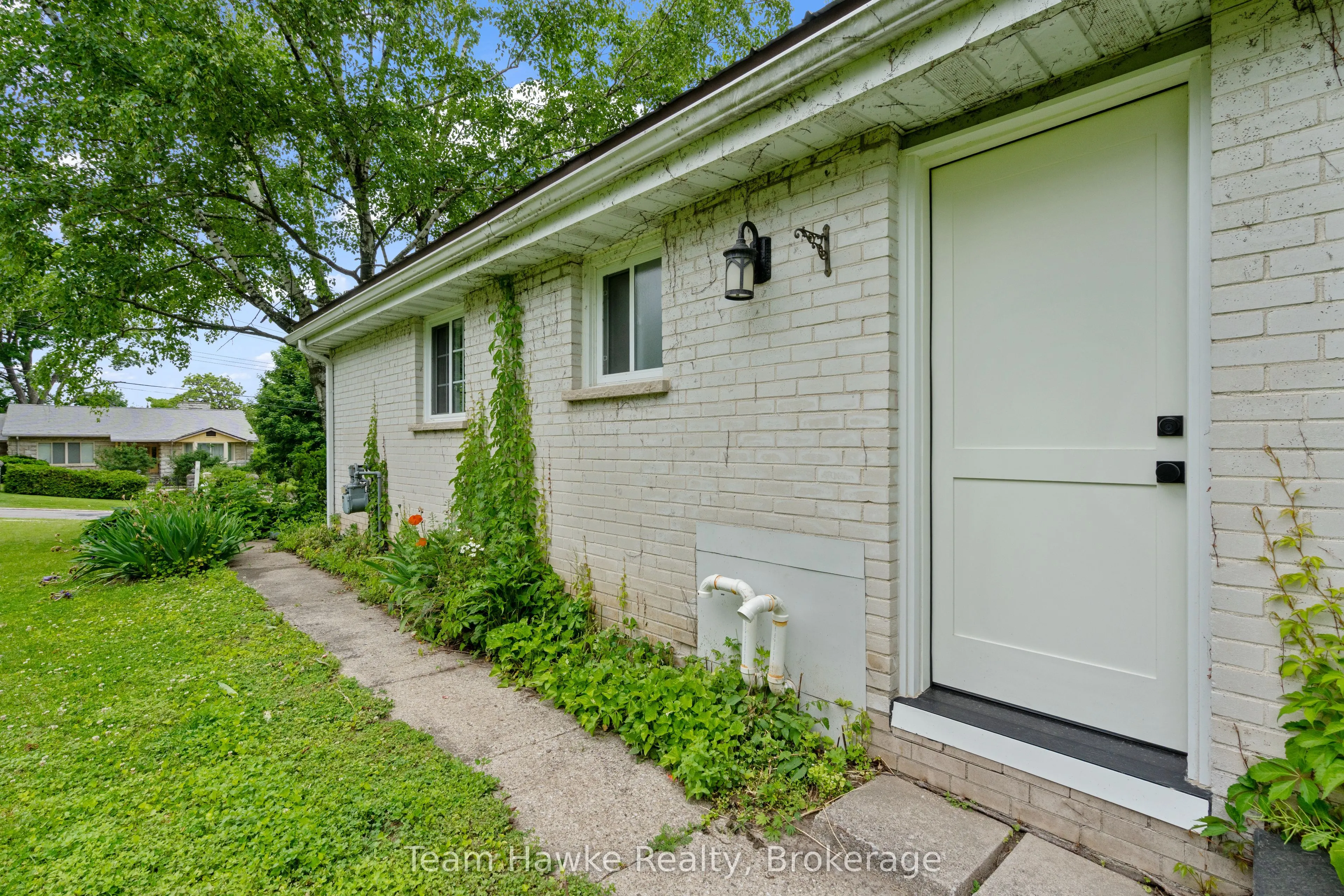 689 Dominion Avenue