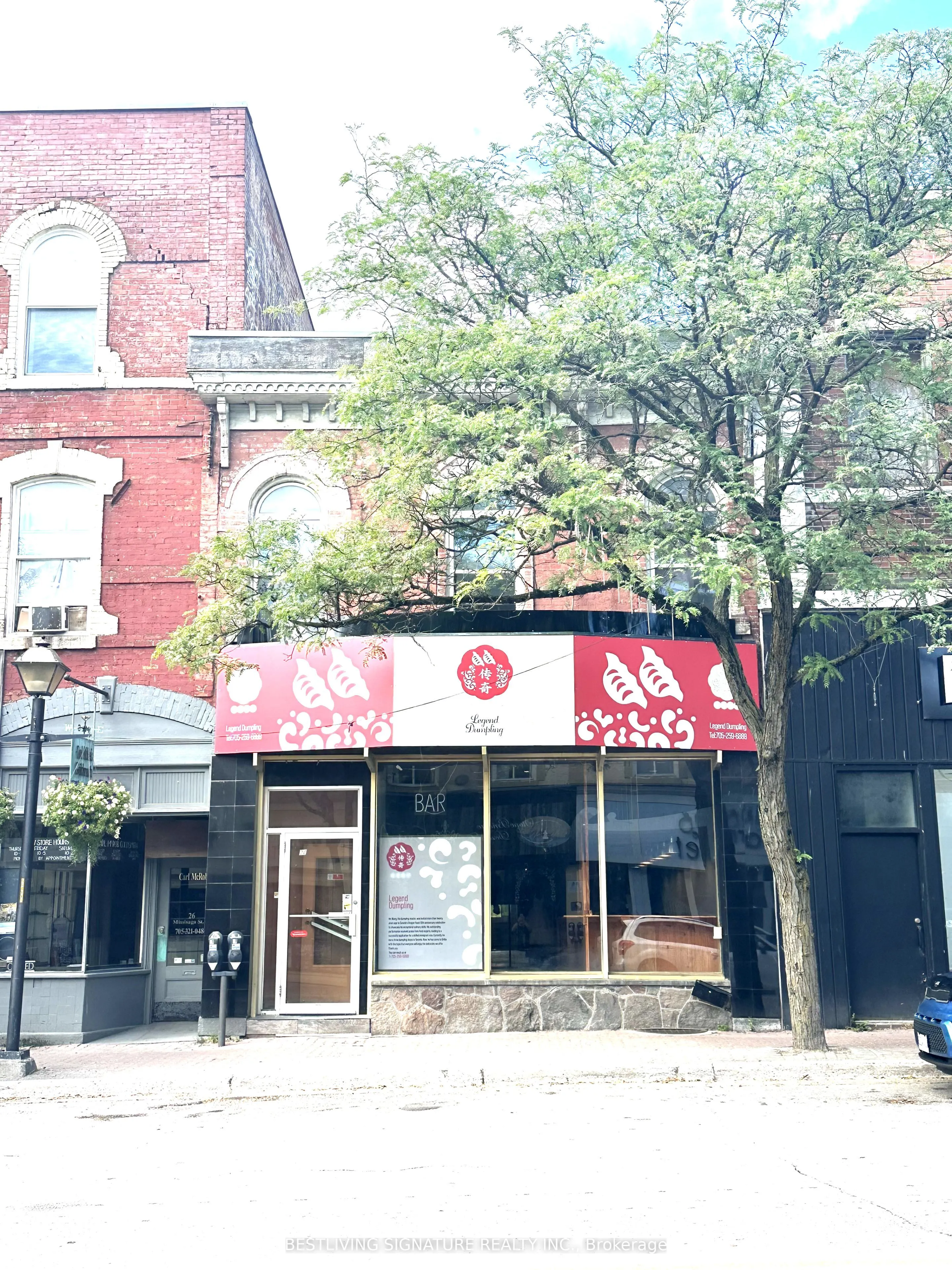 28 Mississaga Street E