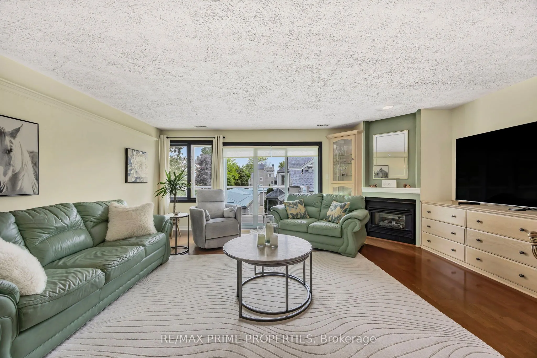 585 Atherley Road, #201