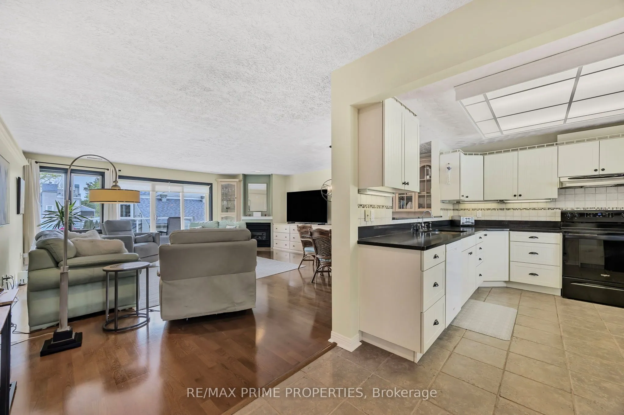585 Atherley Road, #201