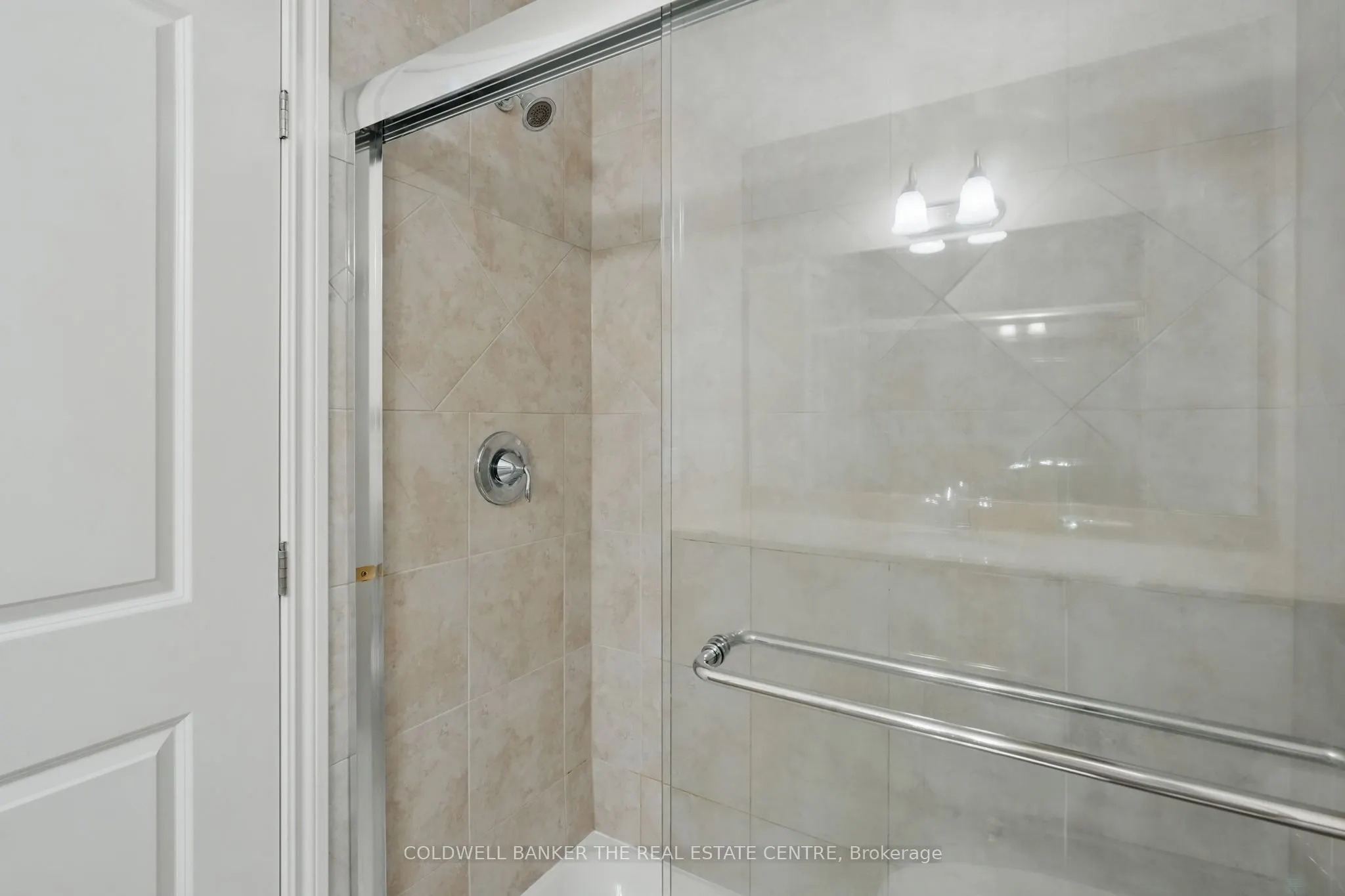 19a Yonge Street N, #305