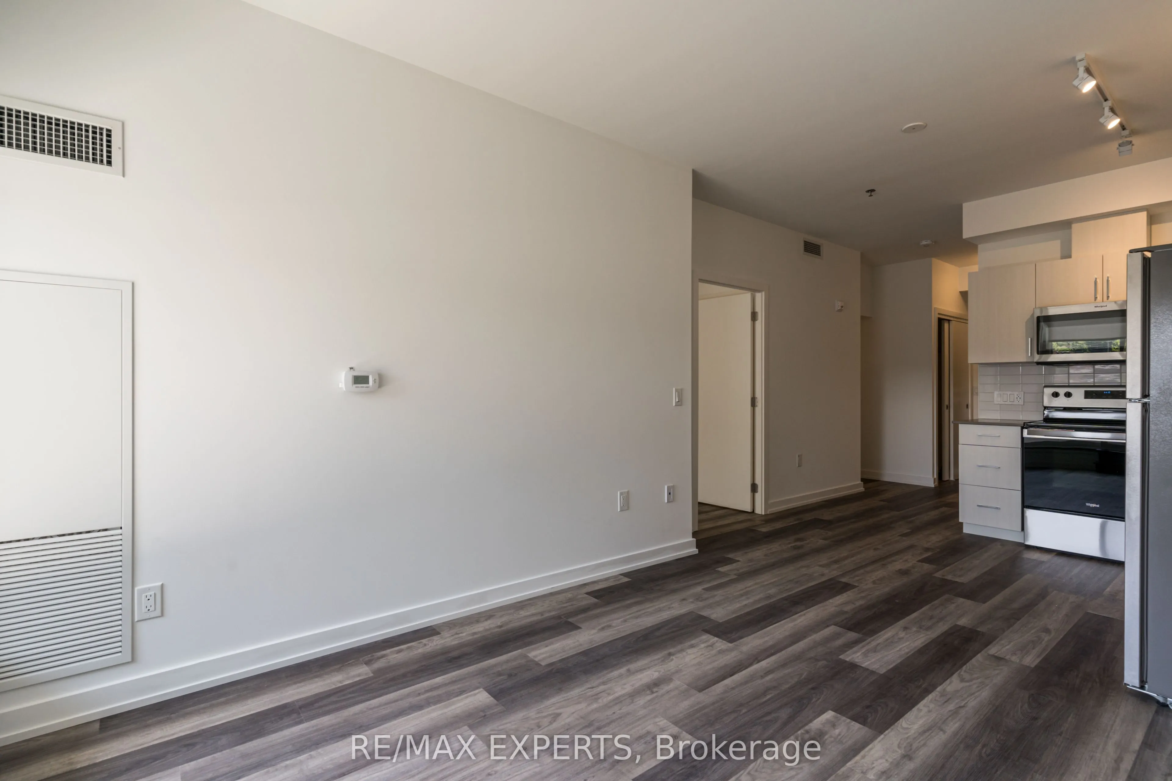 430 Essa Road, #202