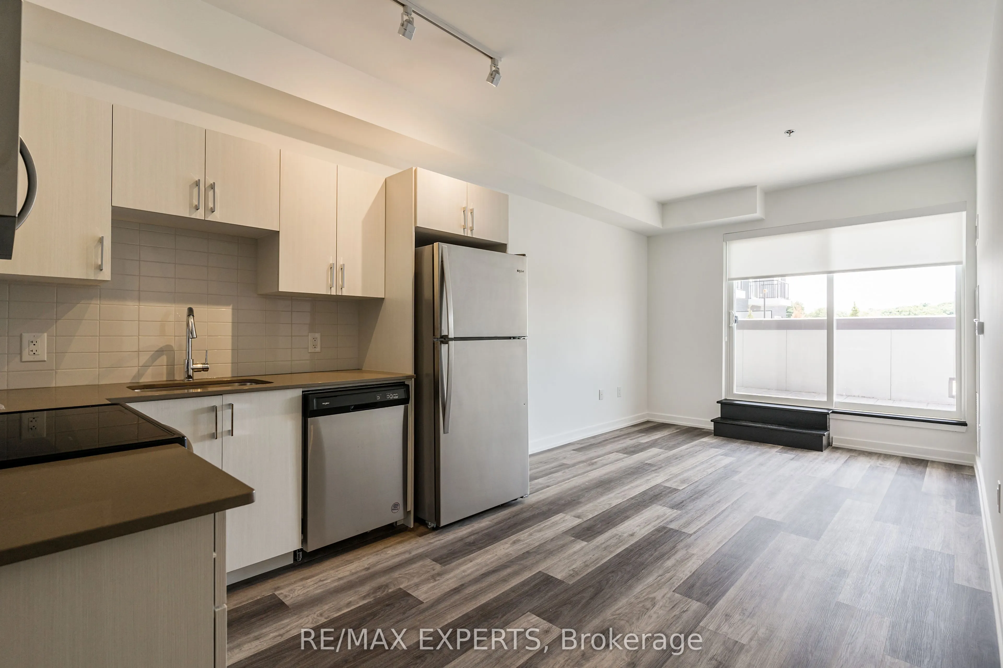 430 Essa Road, #202