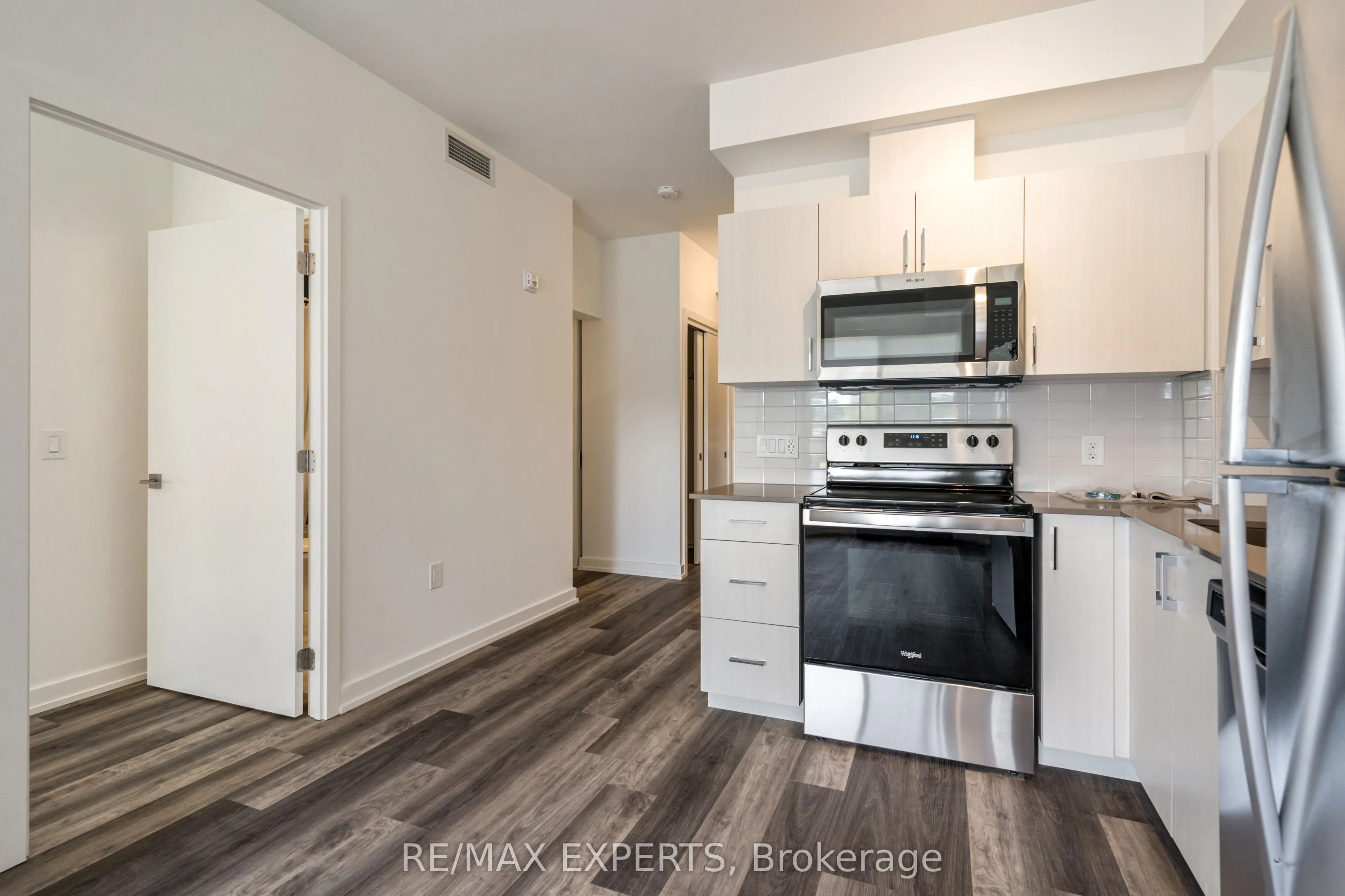 430 Essa Road, #202