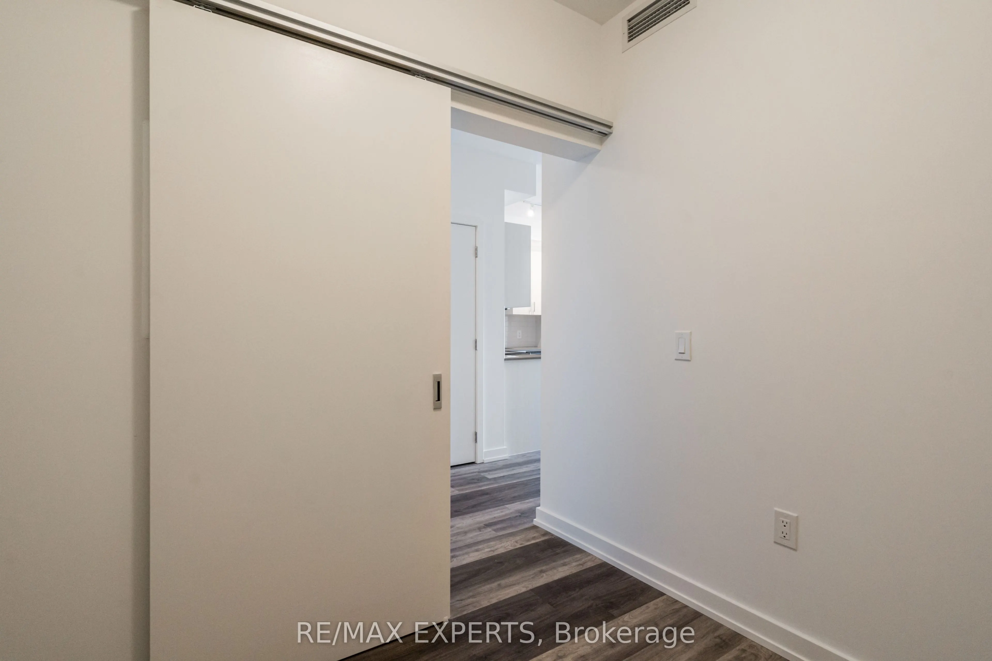 430 Essa Road, #202
