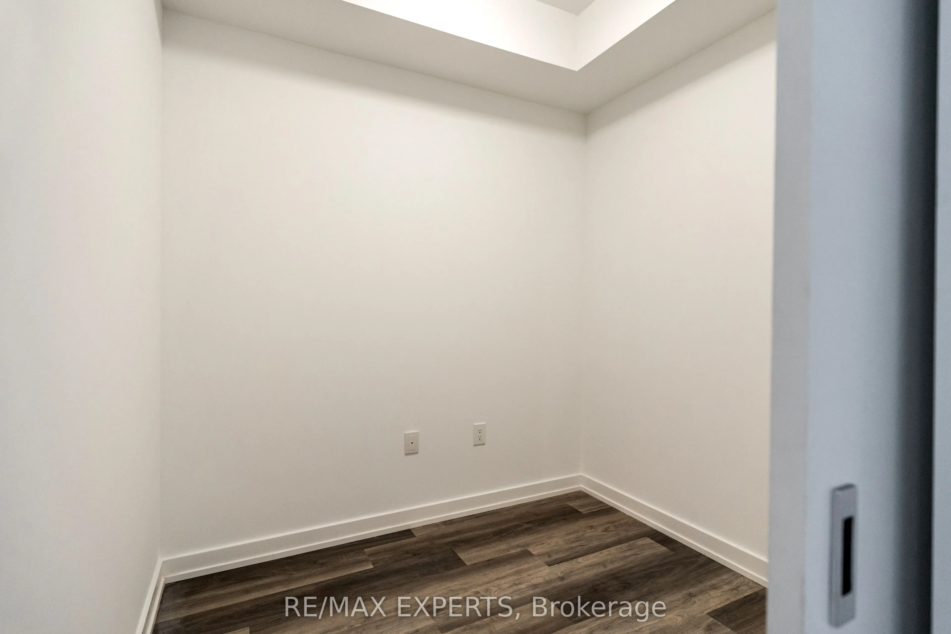 430 Essa Road, #202
