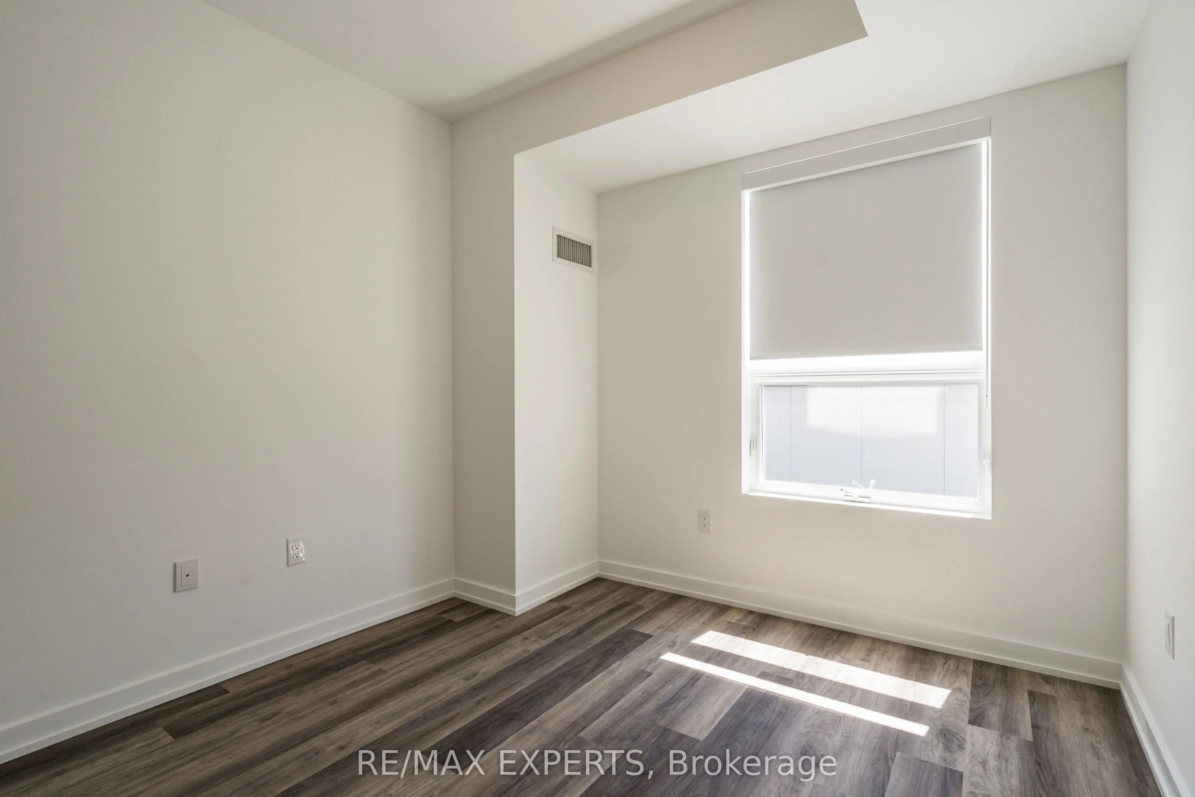430 Essa Road, #202