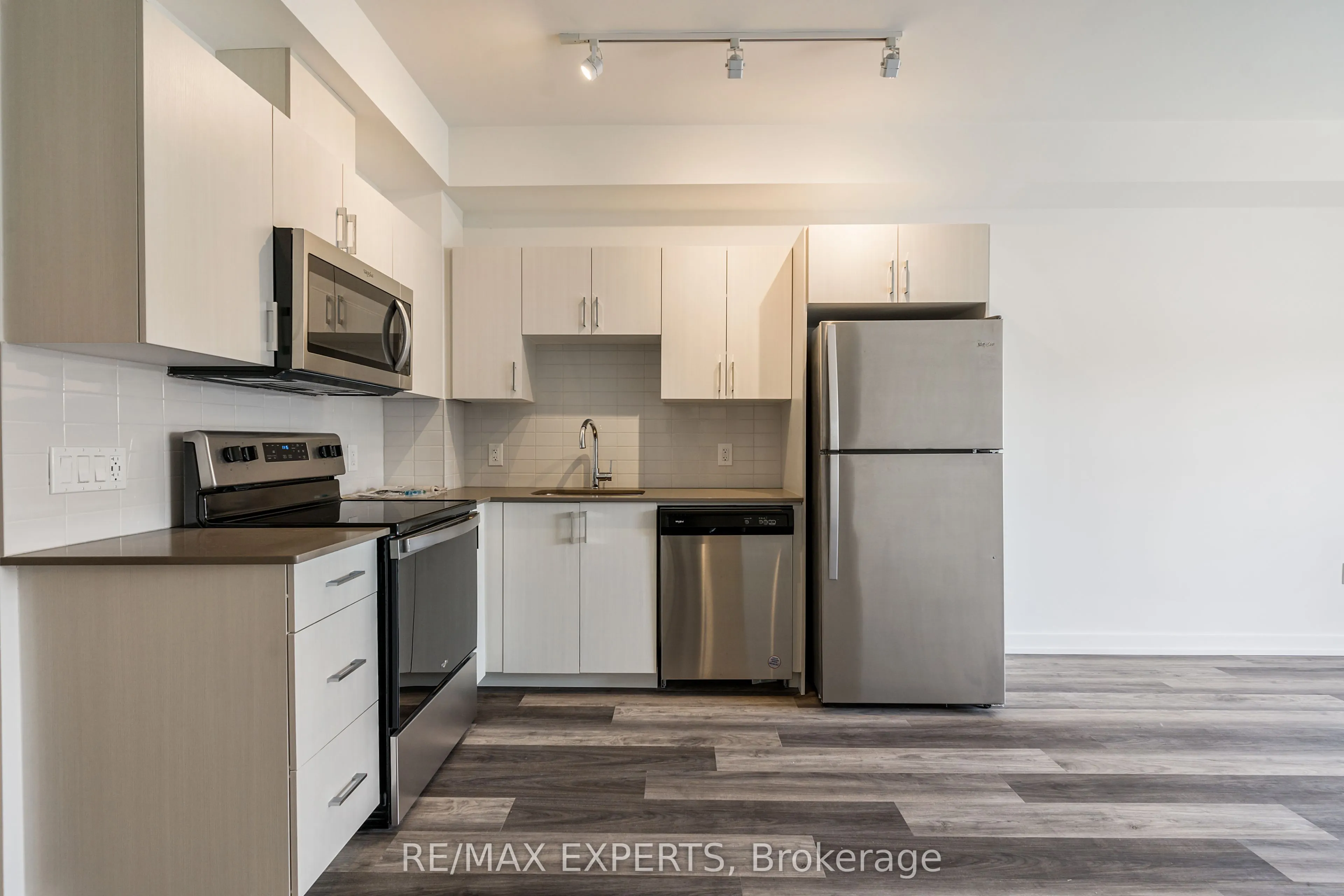 430 Essa Road, #202