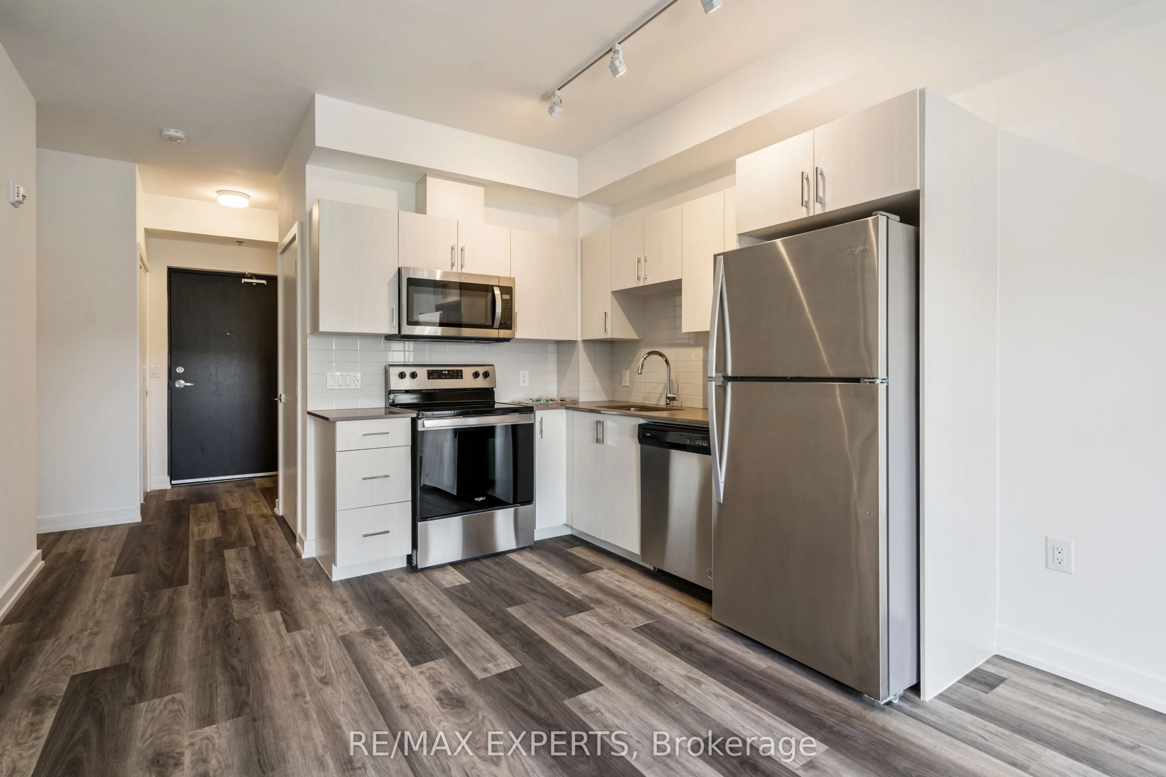 430 Essa Road, #202