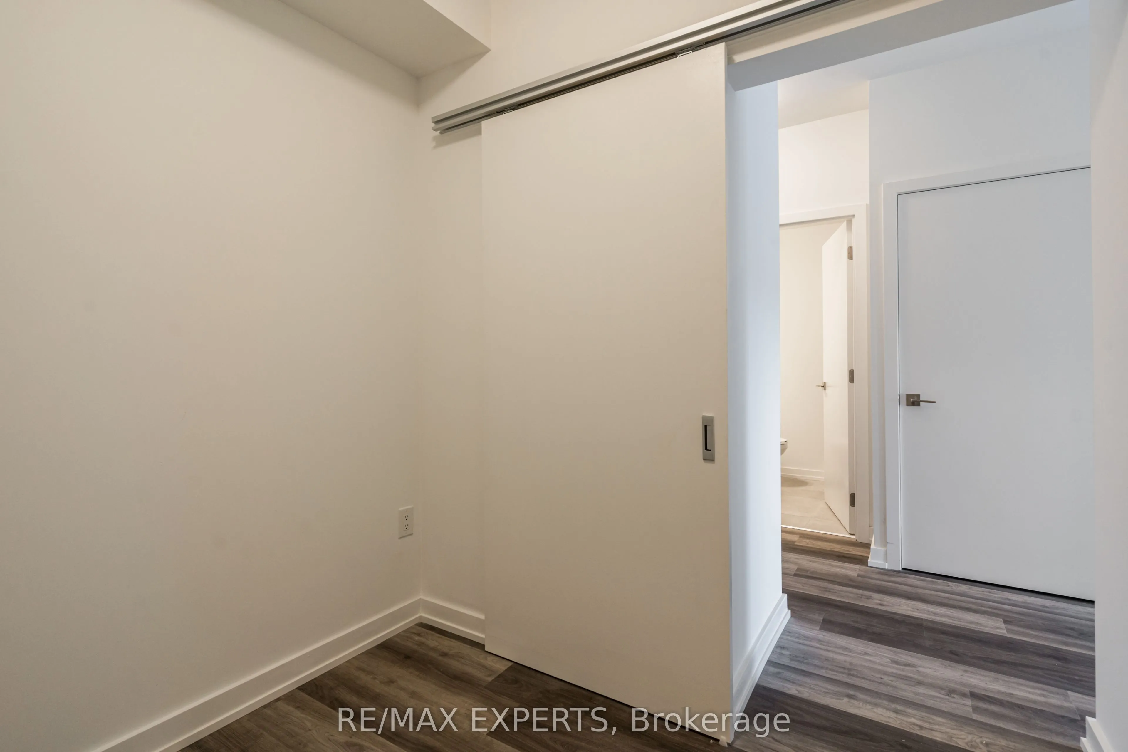 430 Essa Road, #202