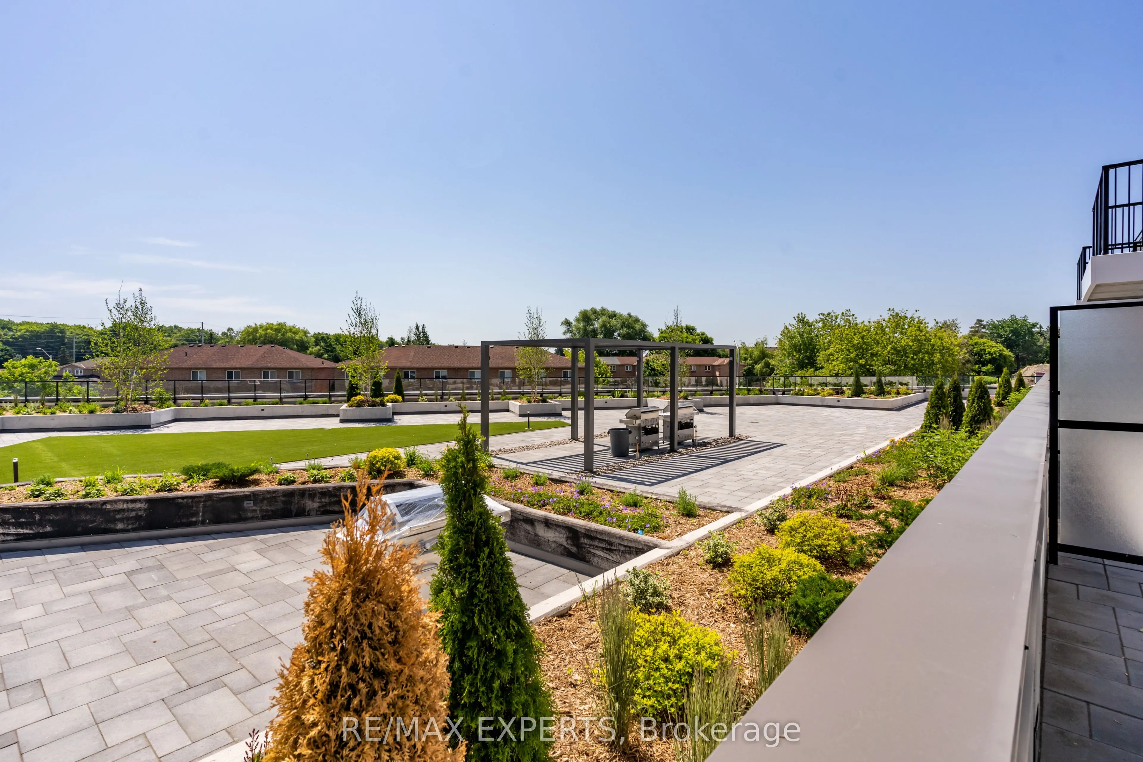 430 Essa Road, #202