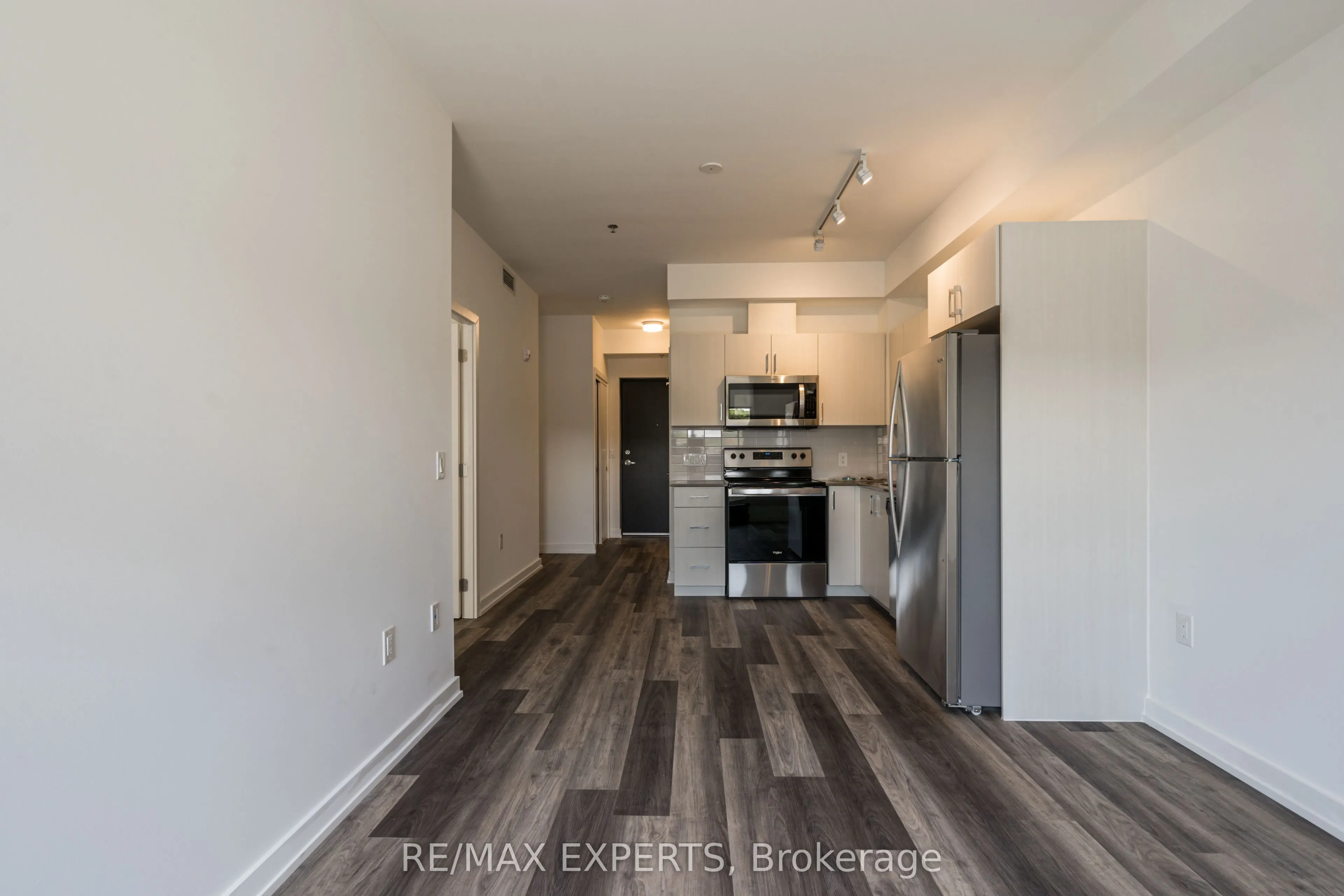 430 Essa Road, #202