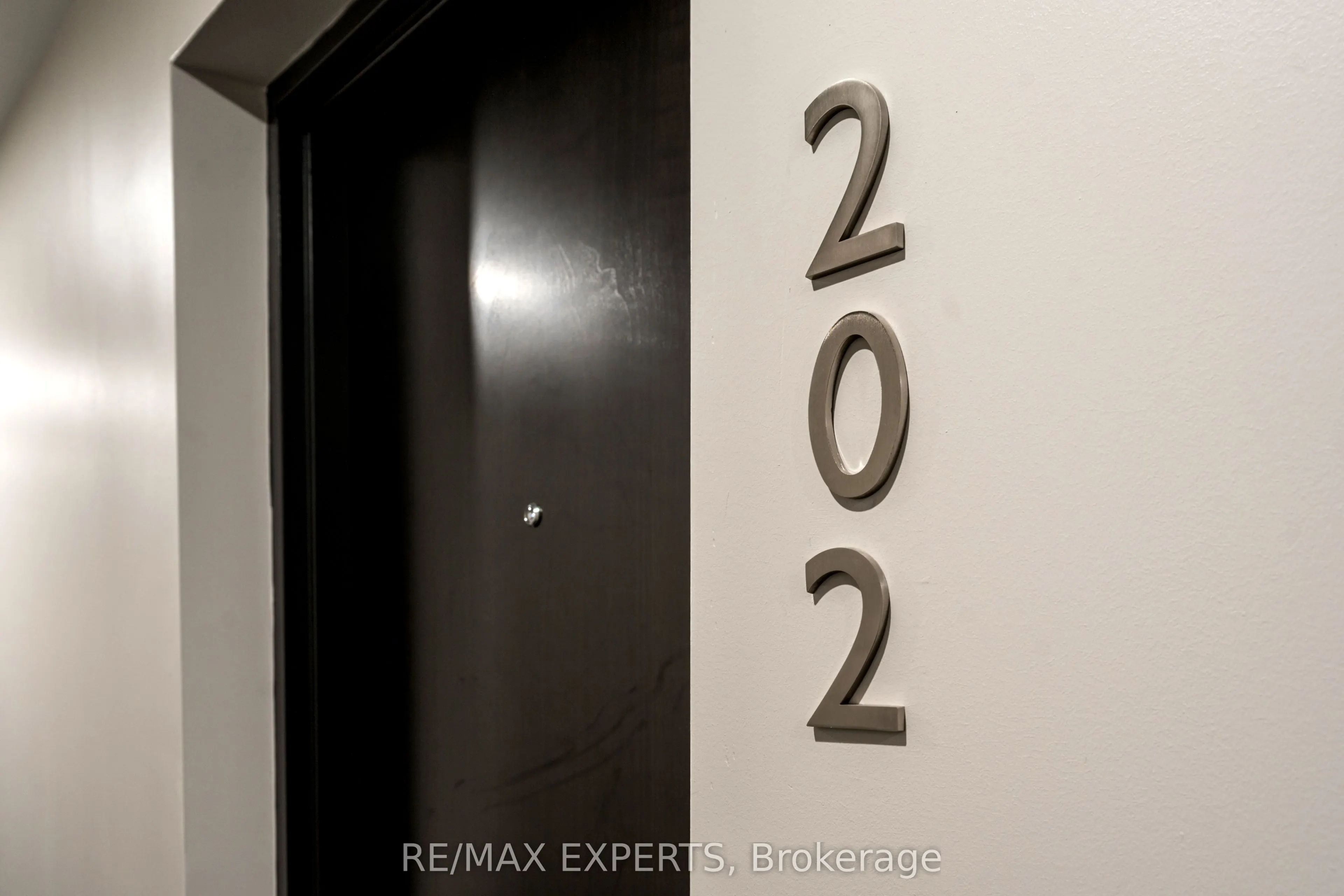 430 Essa Road, #202