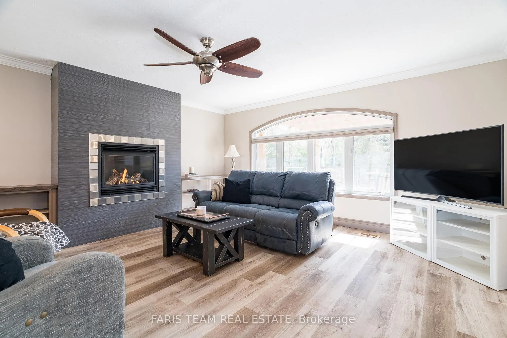 6 Meadowbrook Boulevard