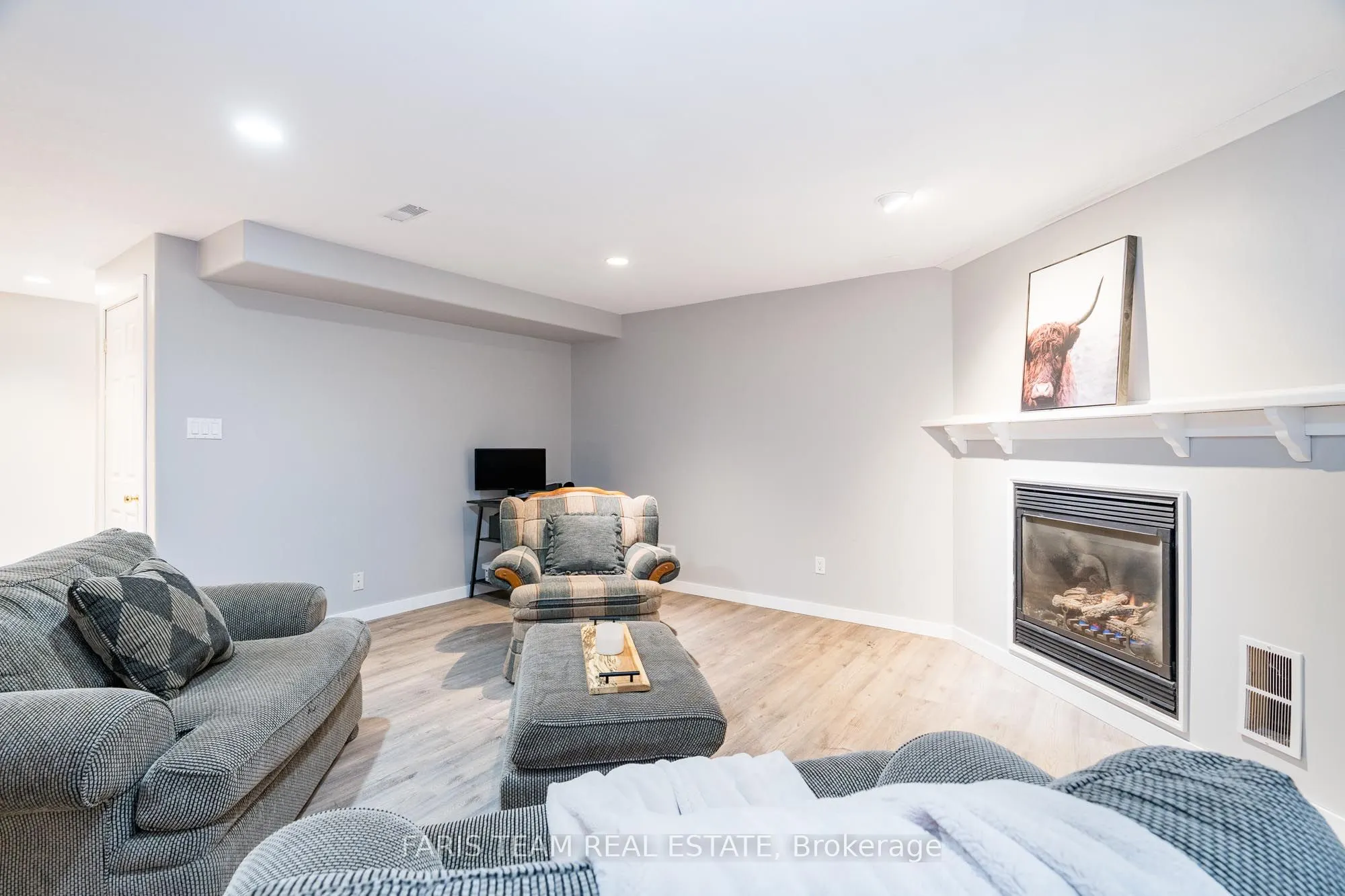 6 Meadowbrook Boulevard