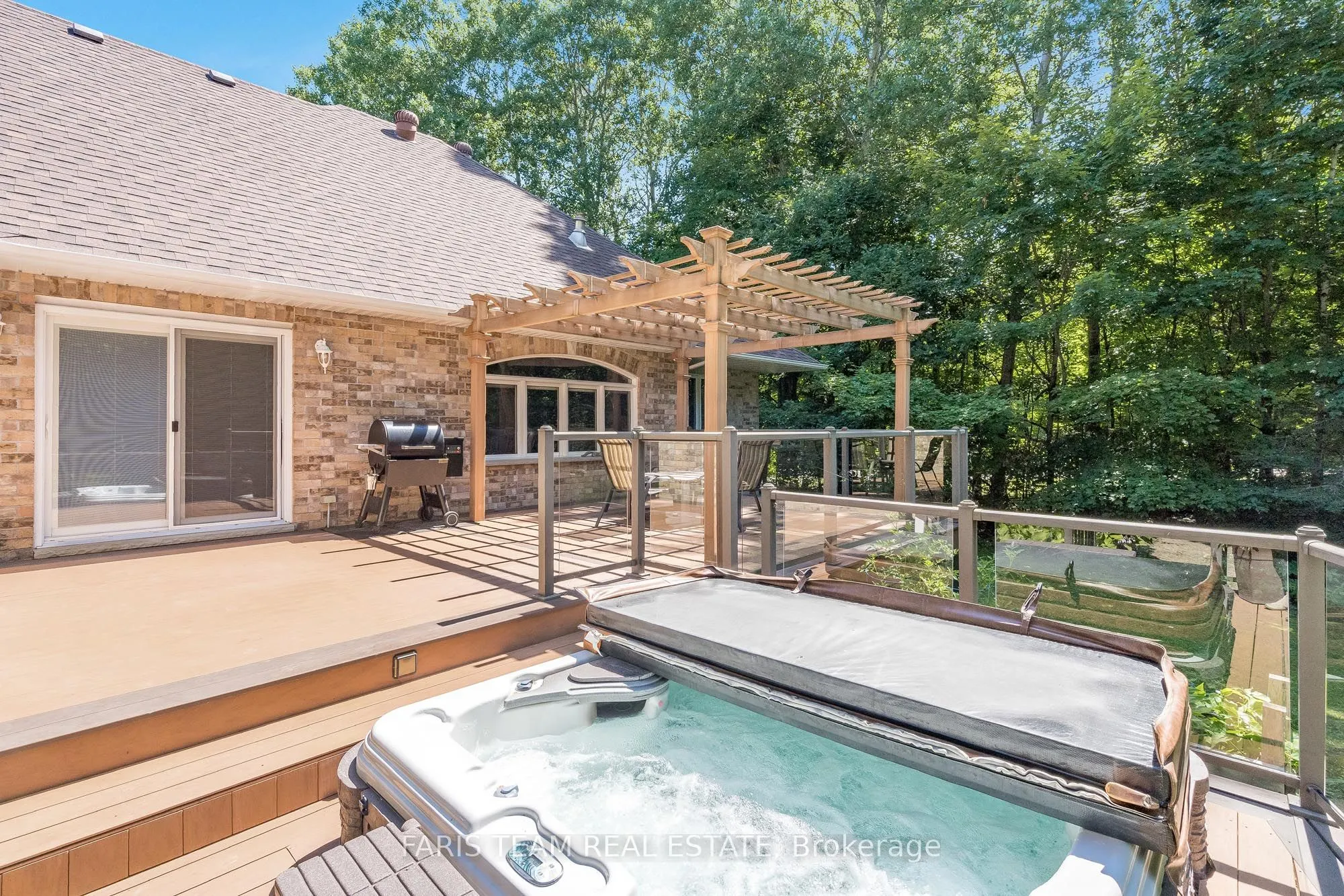 6 Meadowbrook Boulevard