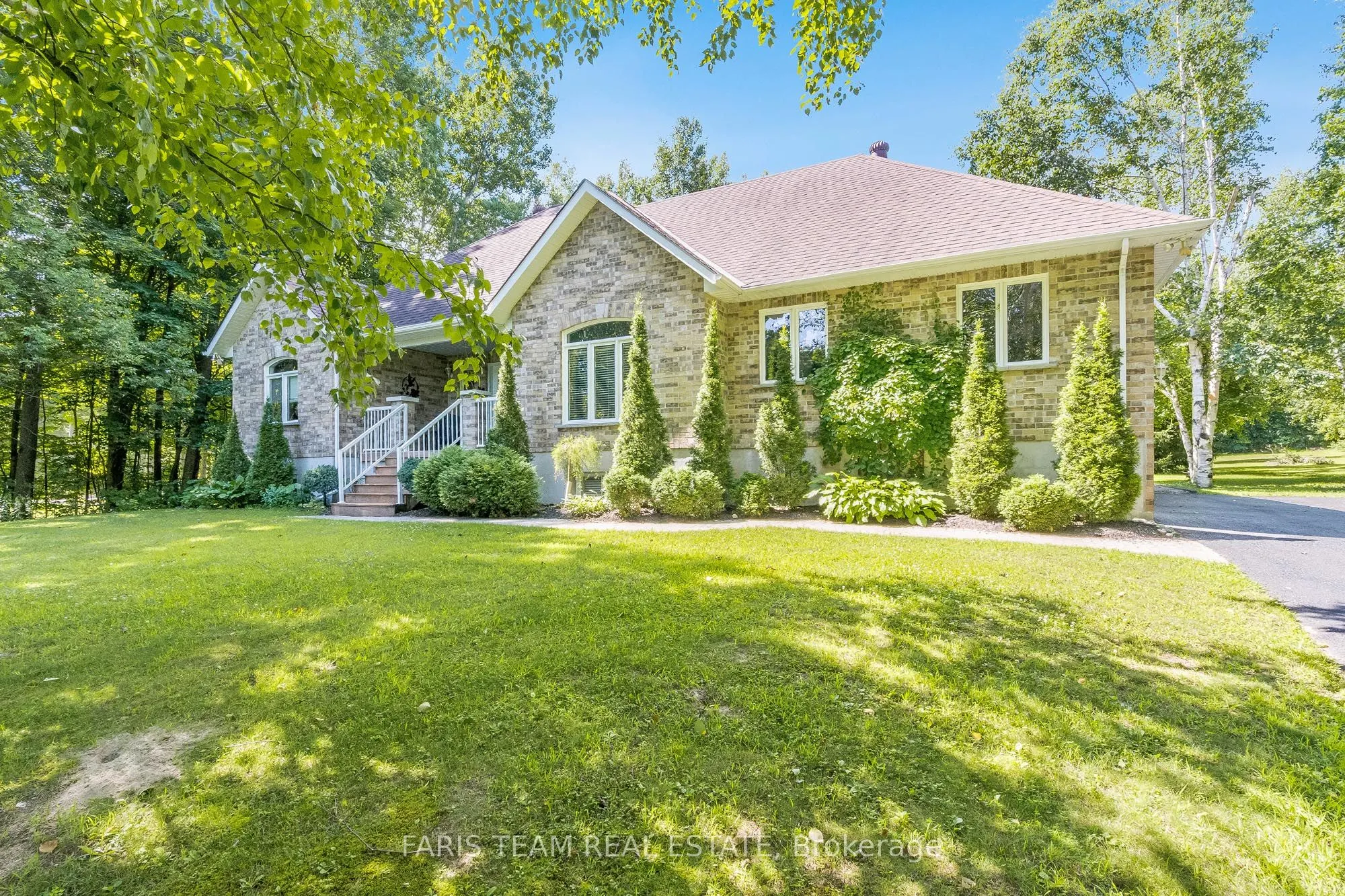 6 Meadowbrook Boulevard
