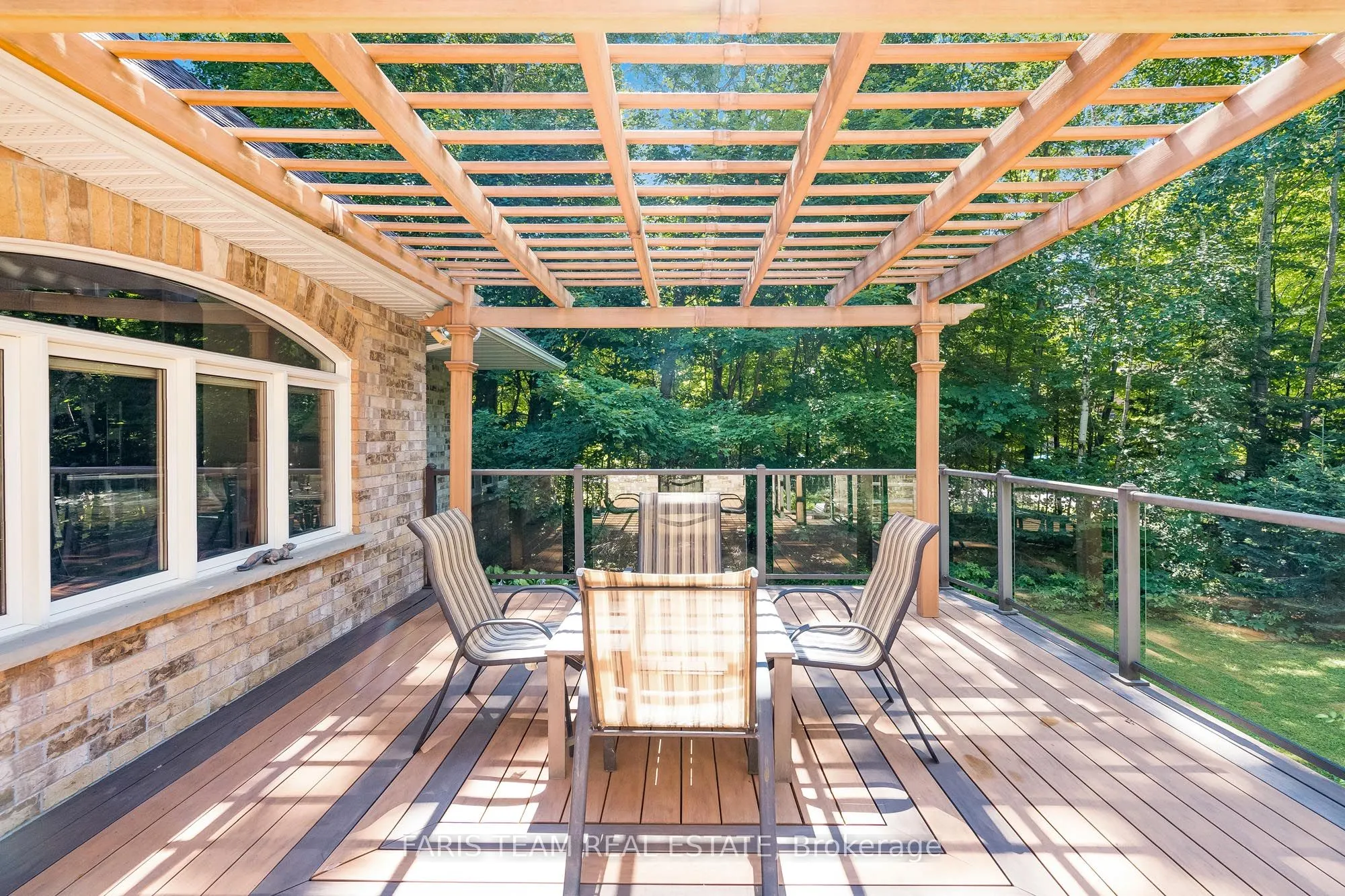 6 Meadowbrook Boulevard