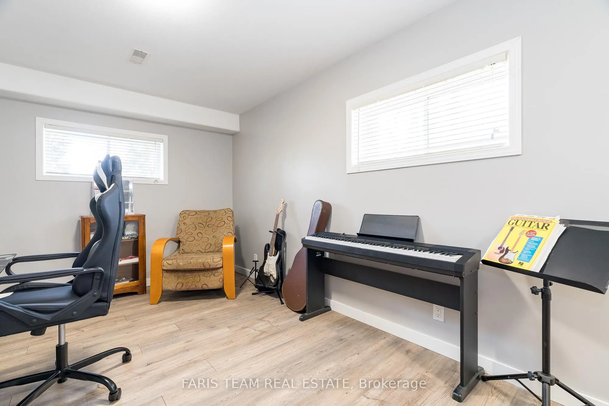 6 Meadowbrook Boulevard