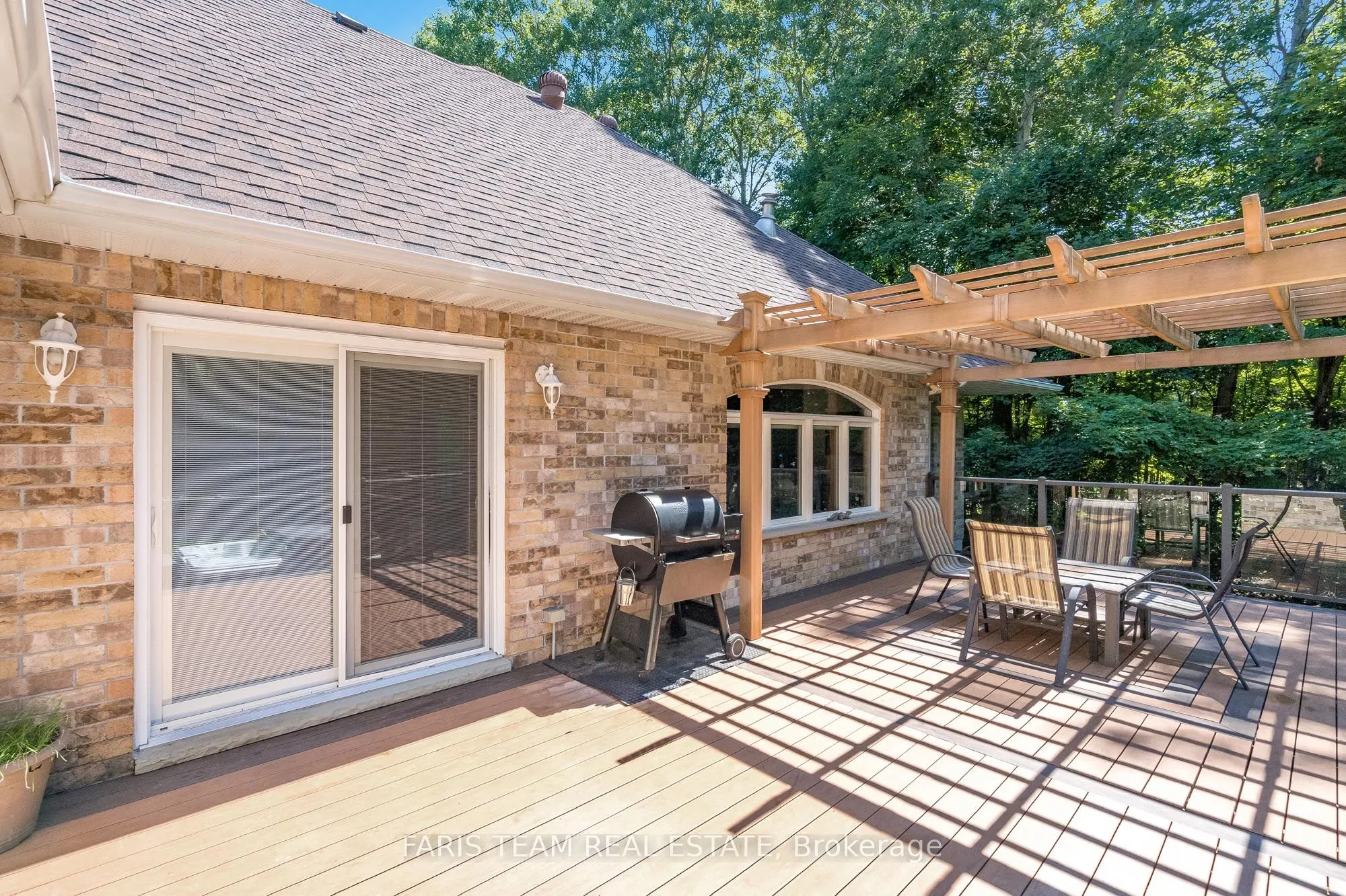 6 Meadowbrook Boulevard
