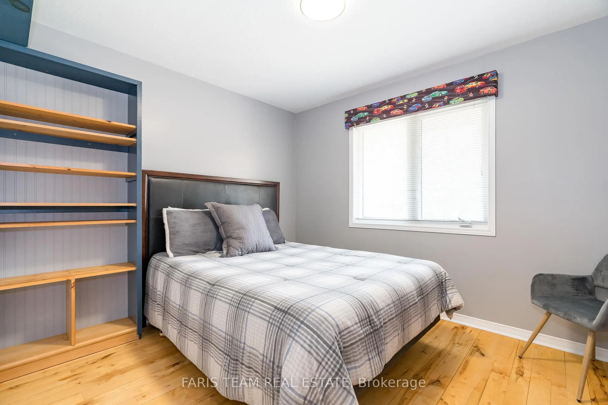 6 Meadowbrook Boulevard