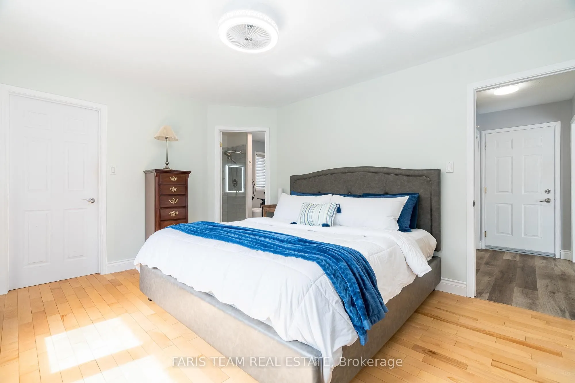 6 Meadowbrook Boulevard